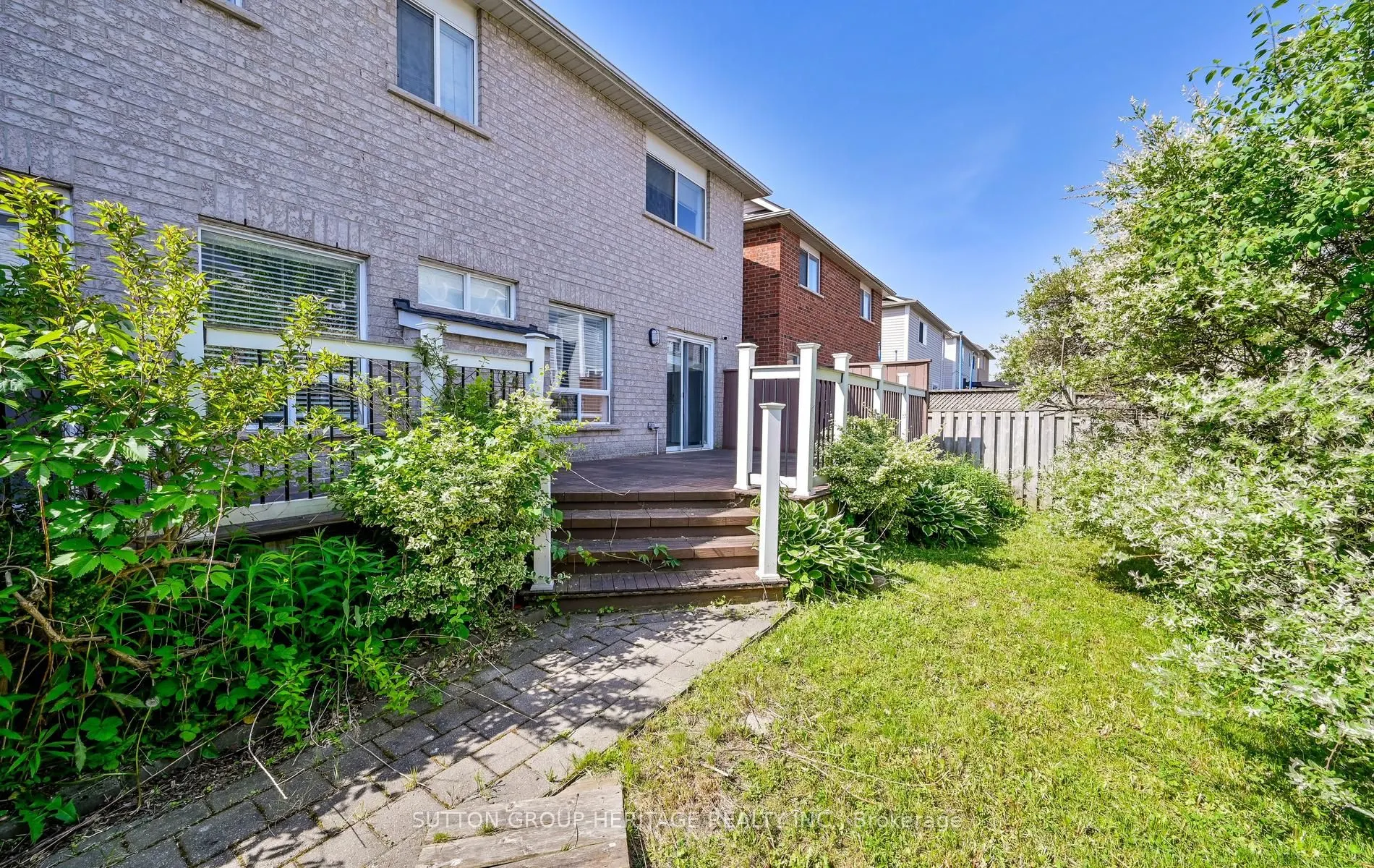 10 Greenhalf Drive
