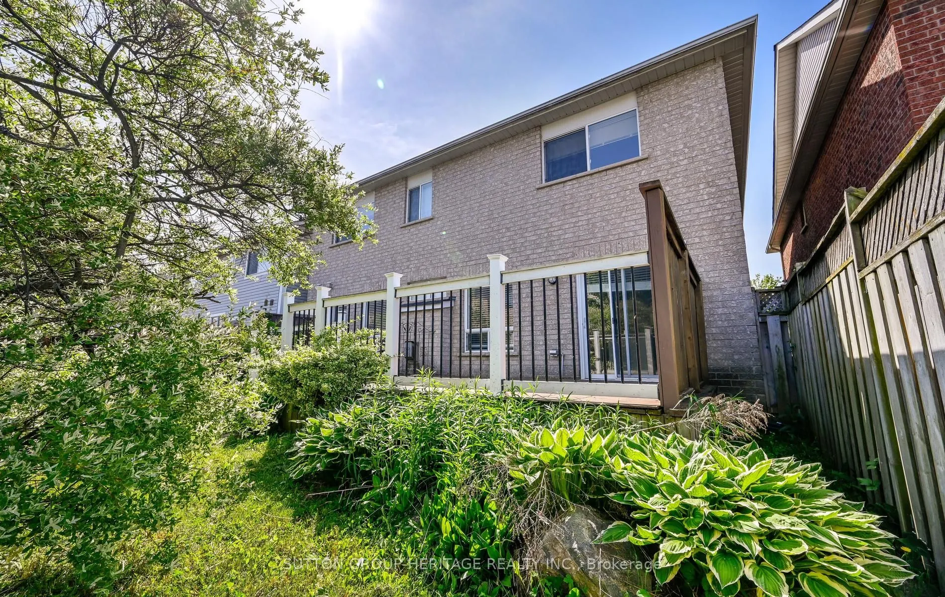 10 Greenhalf Drive
