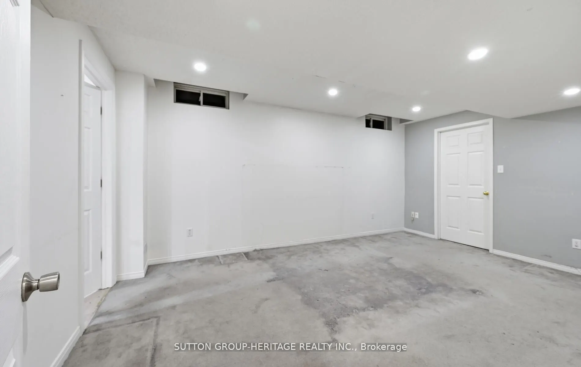 10 Greenhalf Drive