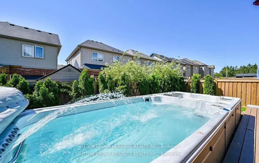 19 Northglen Boulevard