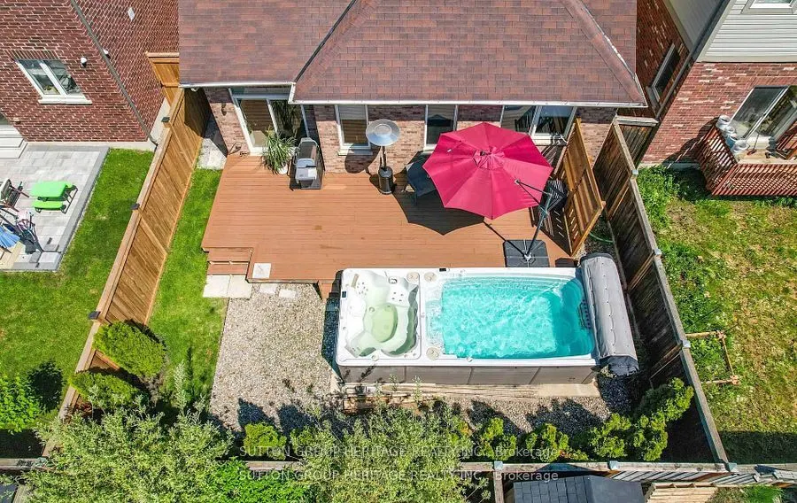 19 Northglen Boulevard