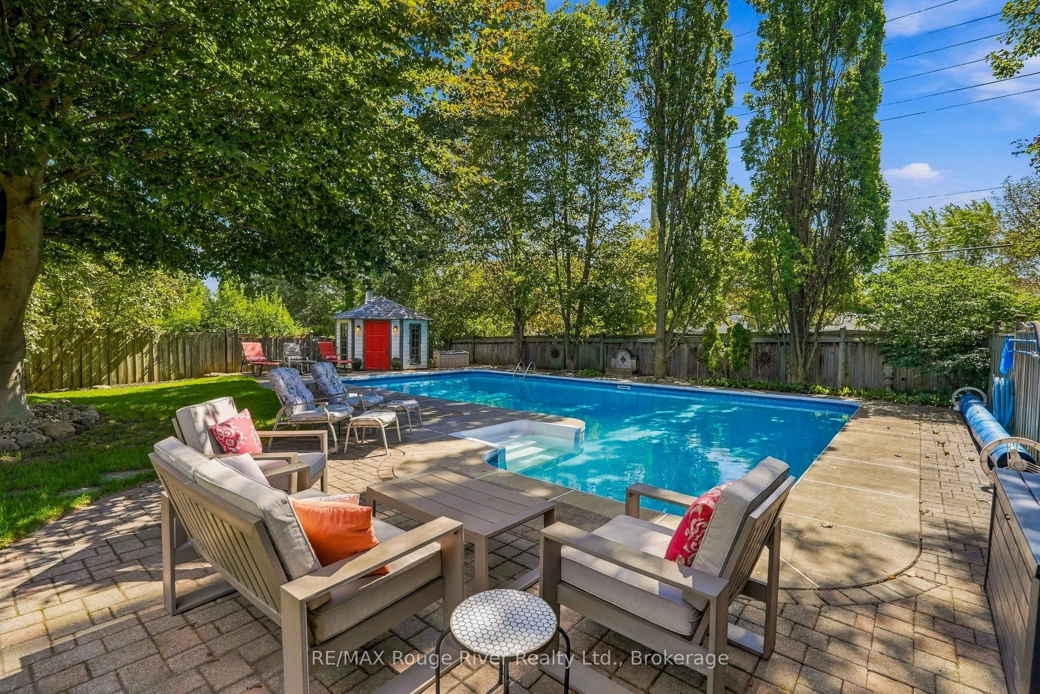 7 Lyndhurst Crescent