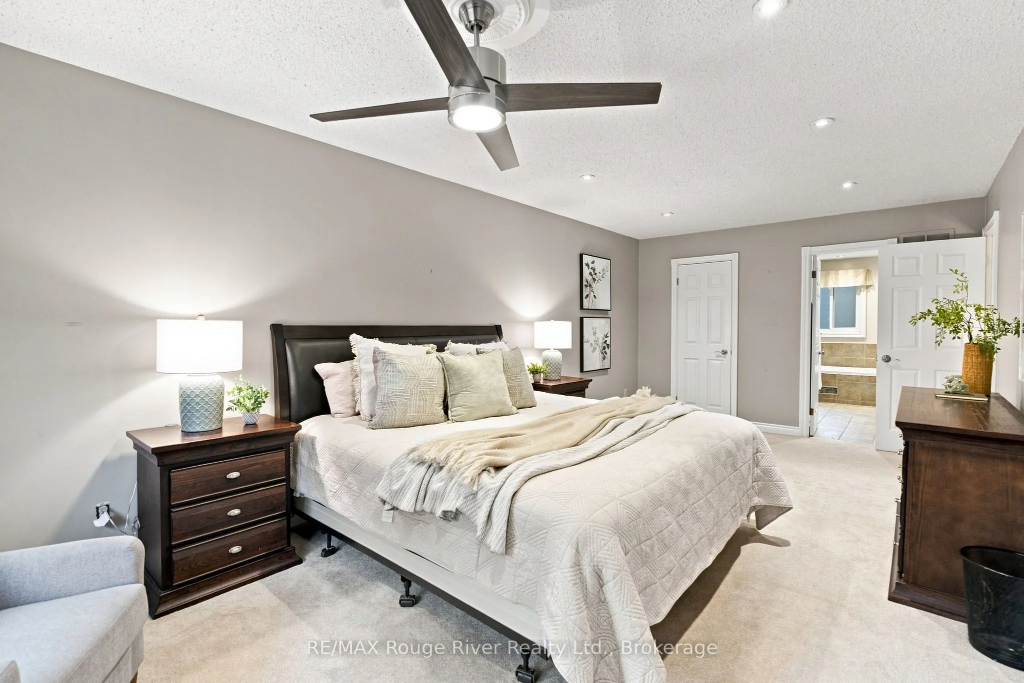 7 Lyndhurst Crescent