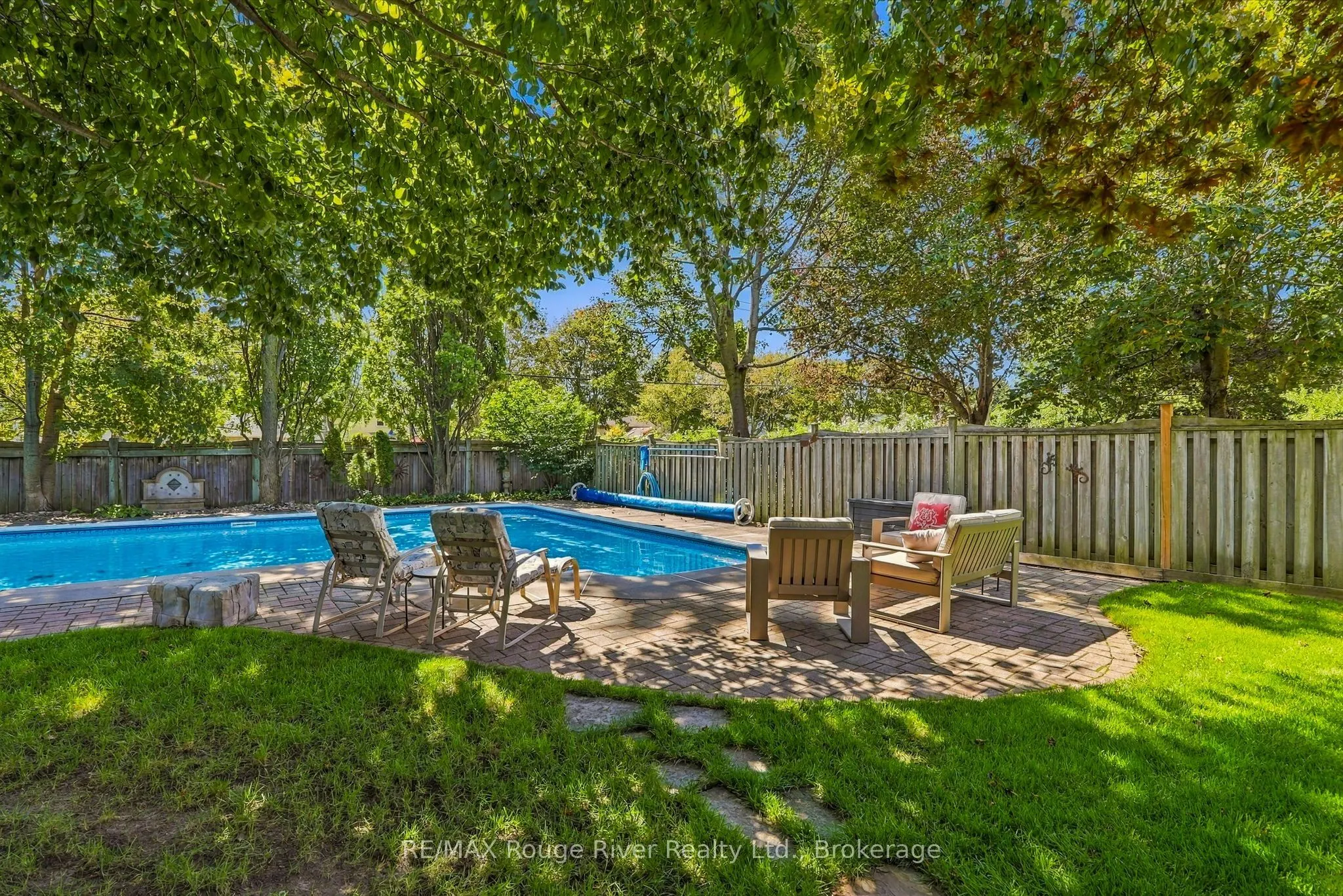 7 Lyndhurst Crescent