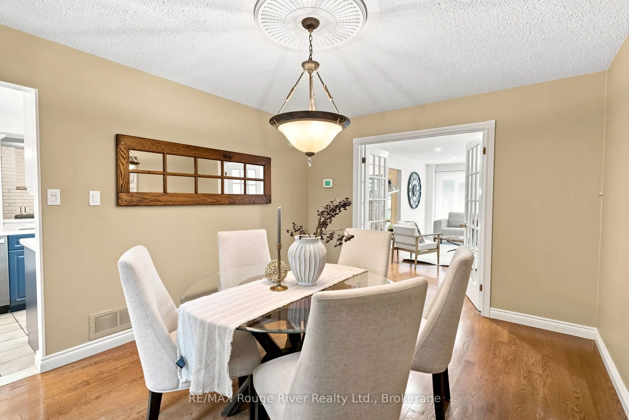 7 Lyndhurst Crescent