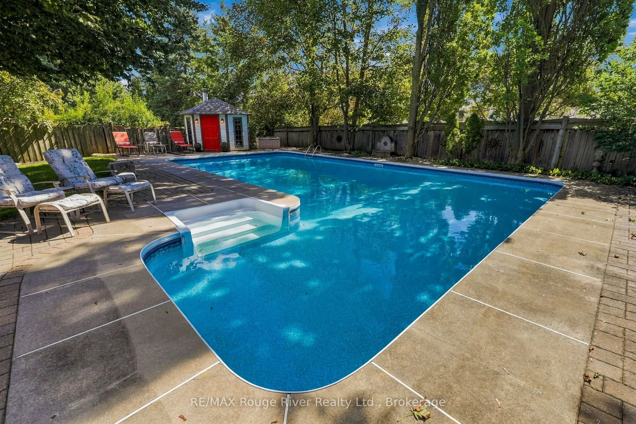 7 Lyndhurst Crescent