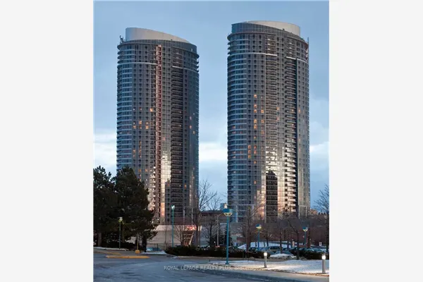 125 Village Green Square