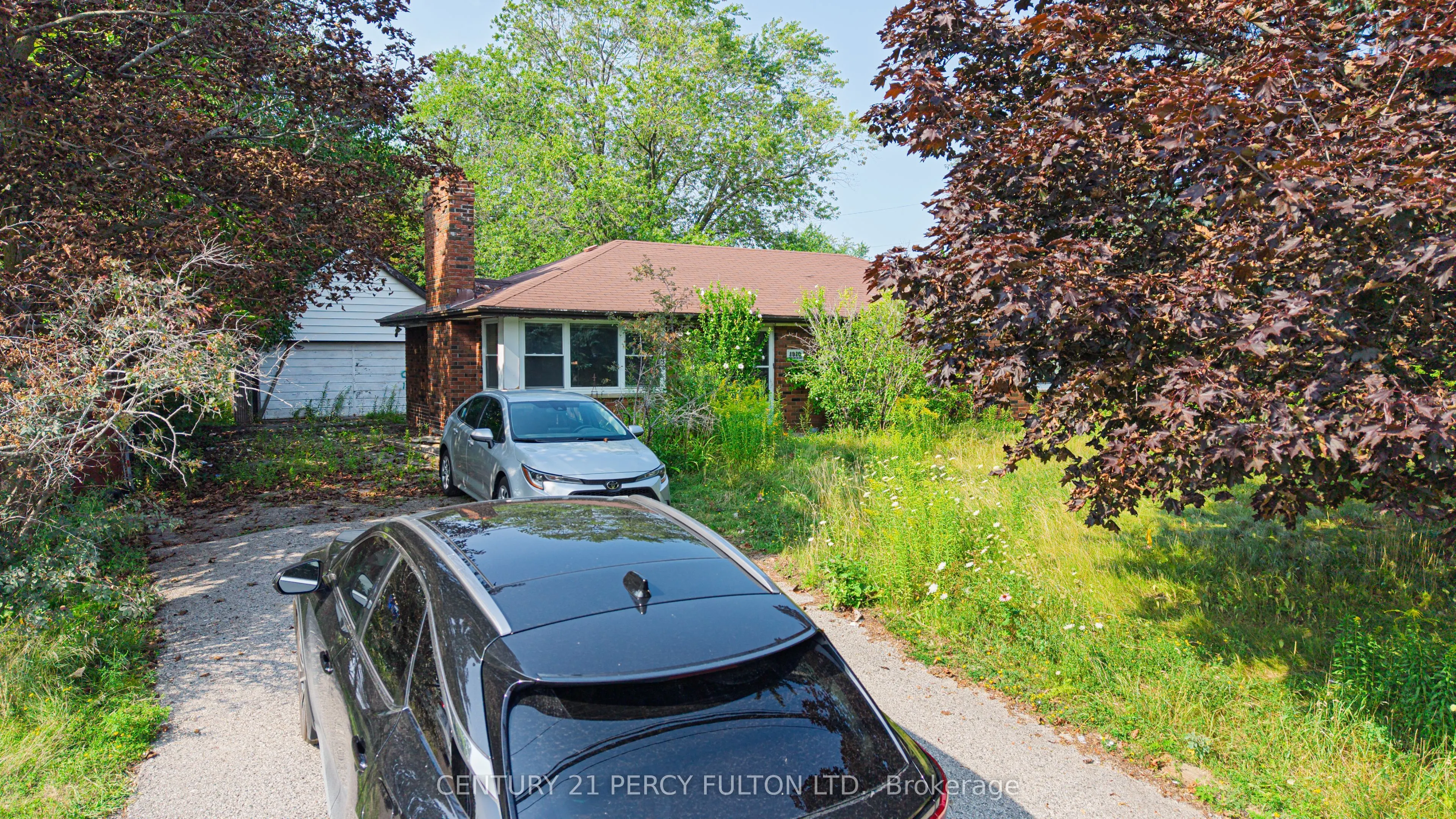 1910 Rossland Road E