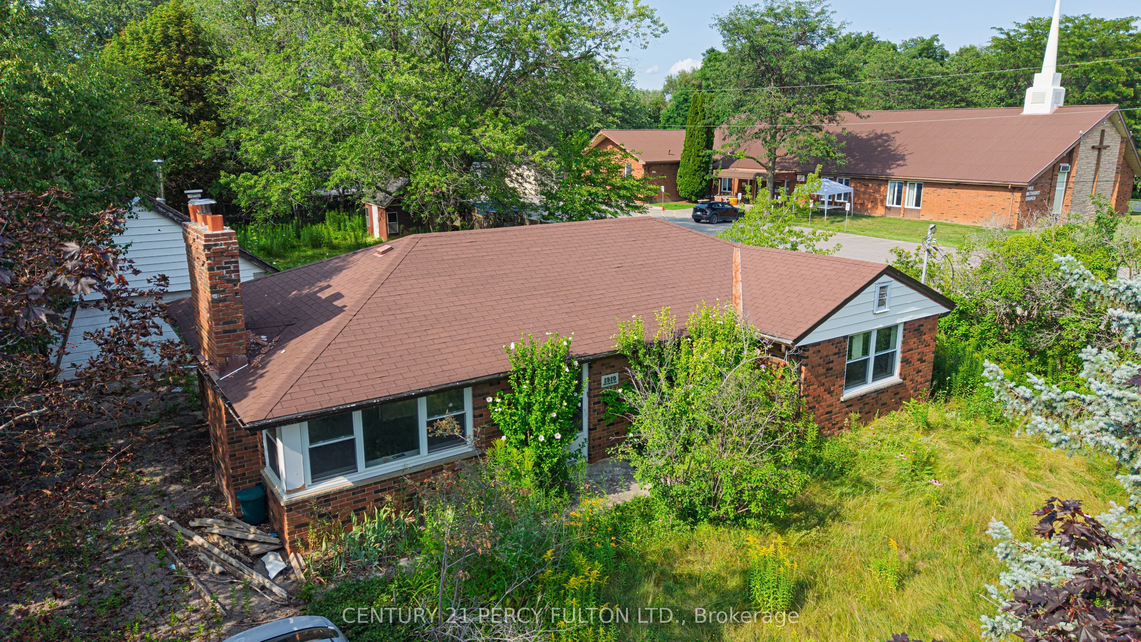 1910 Rossland Road E