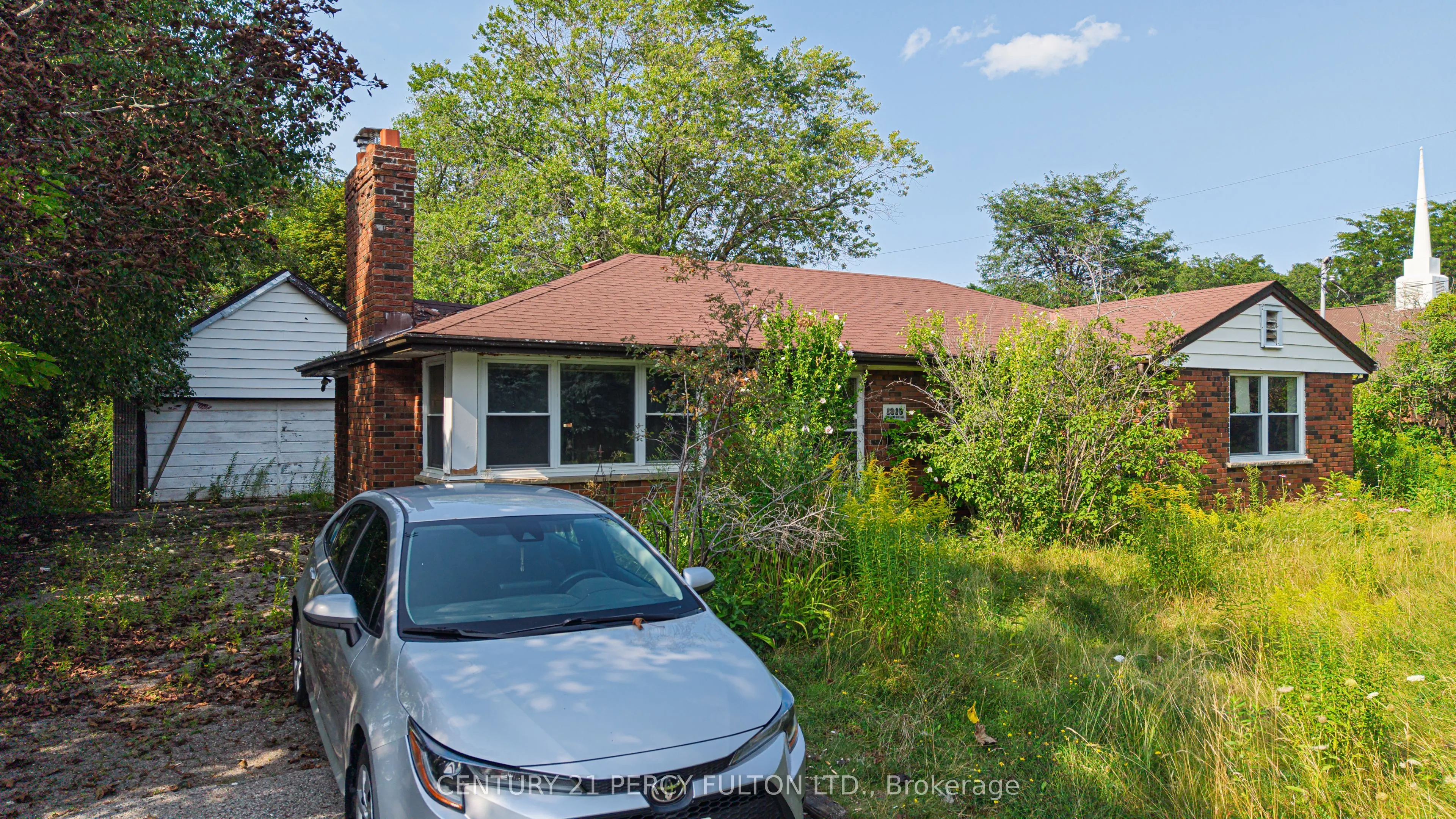 1910 Rossland Road E