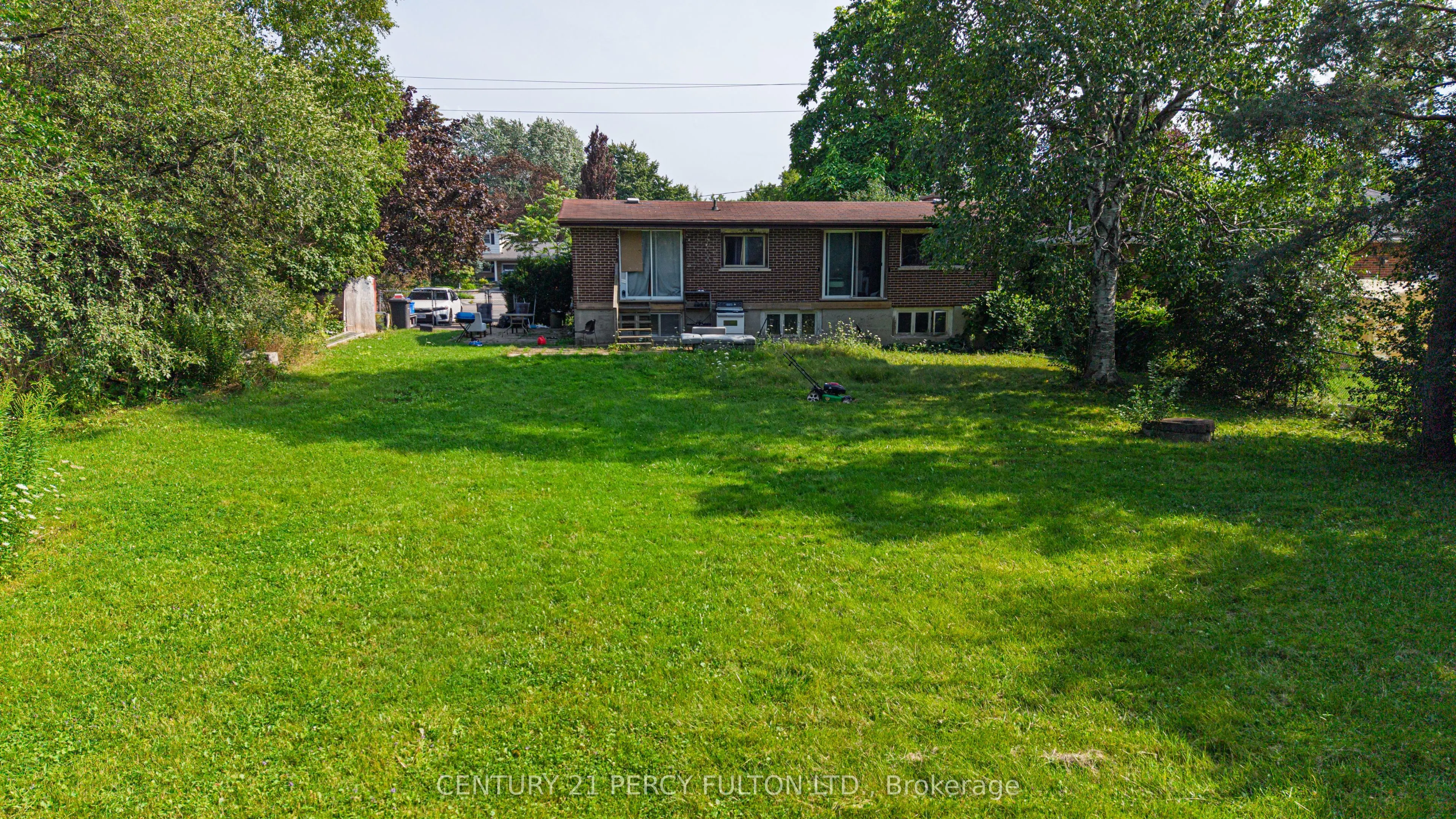 1906 Rossland Road E