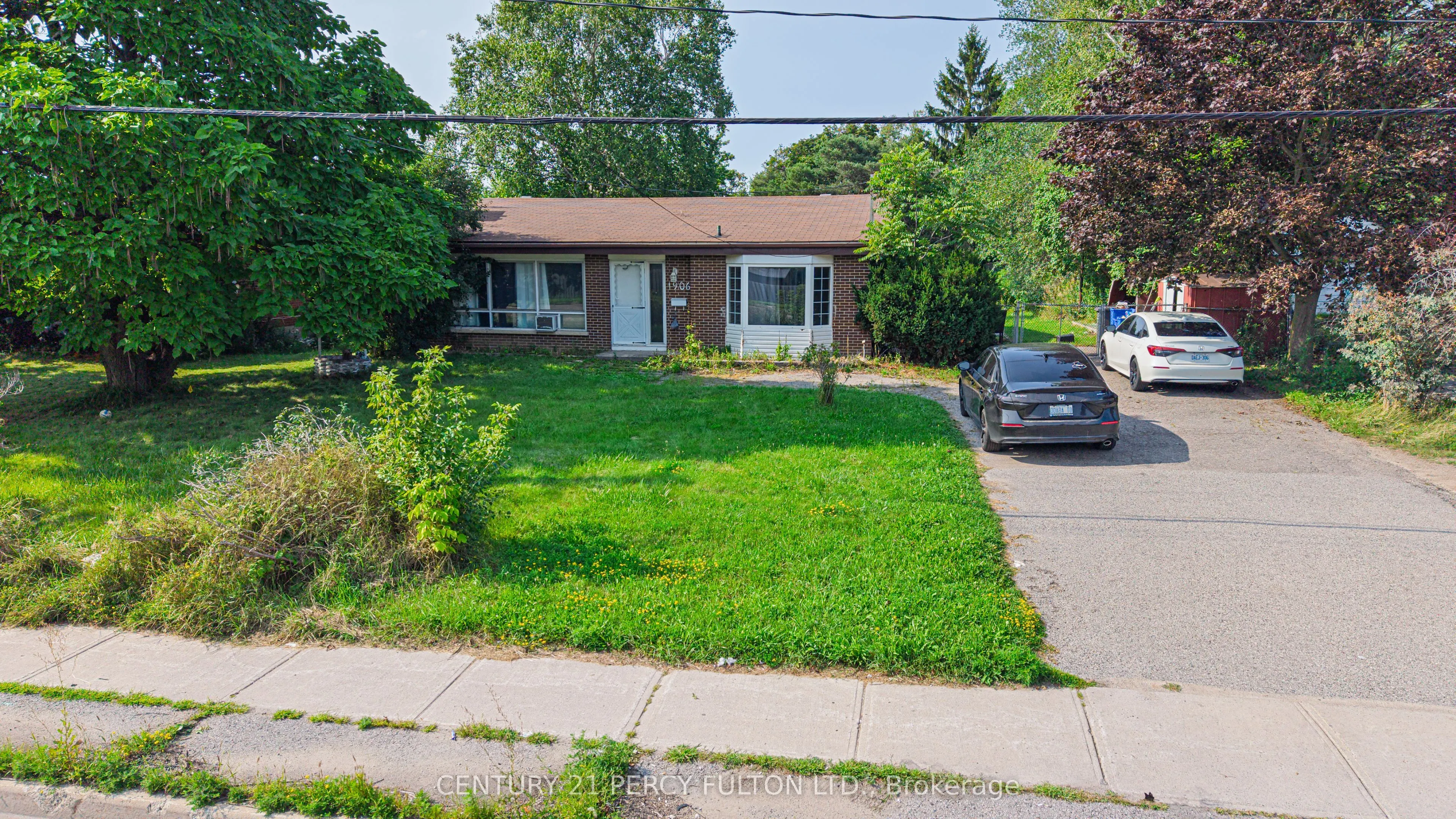 1906 Rossland Road E