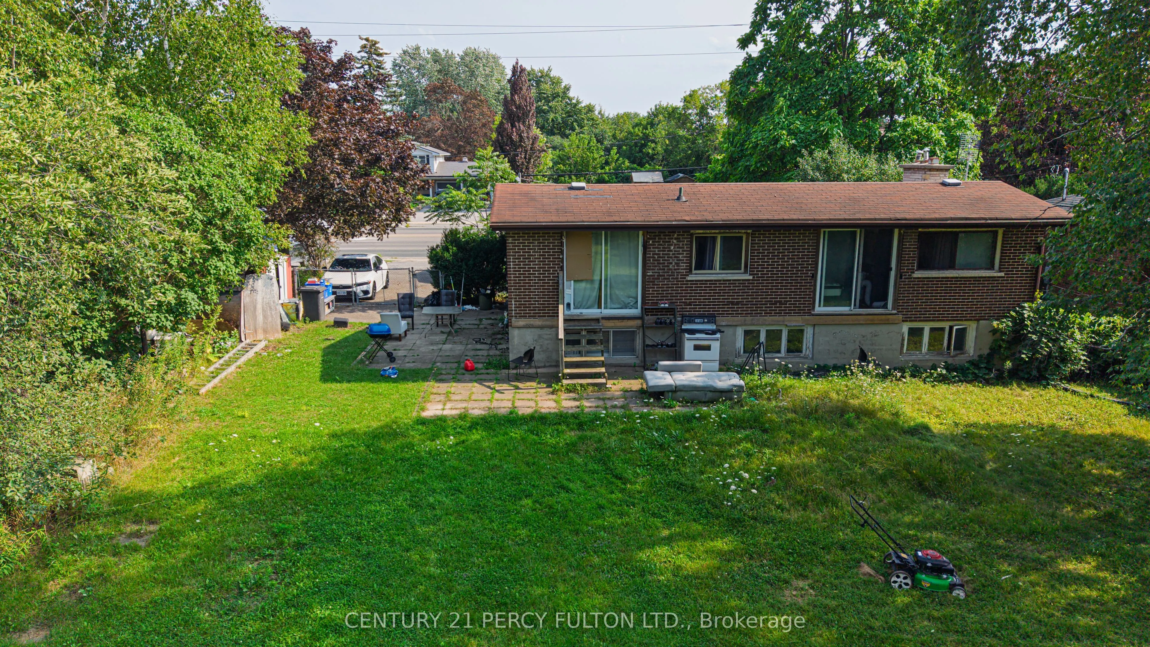 1906 Rossland Road E