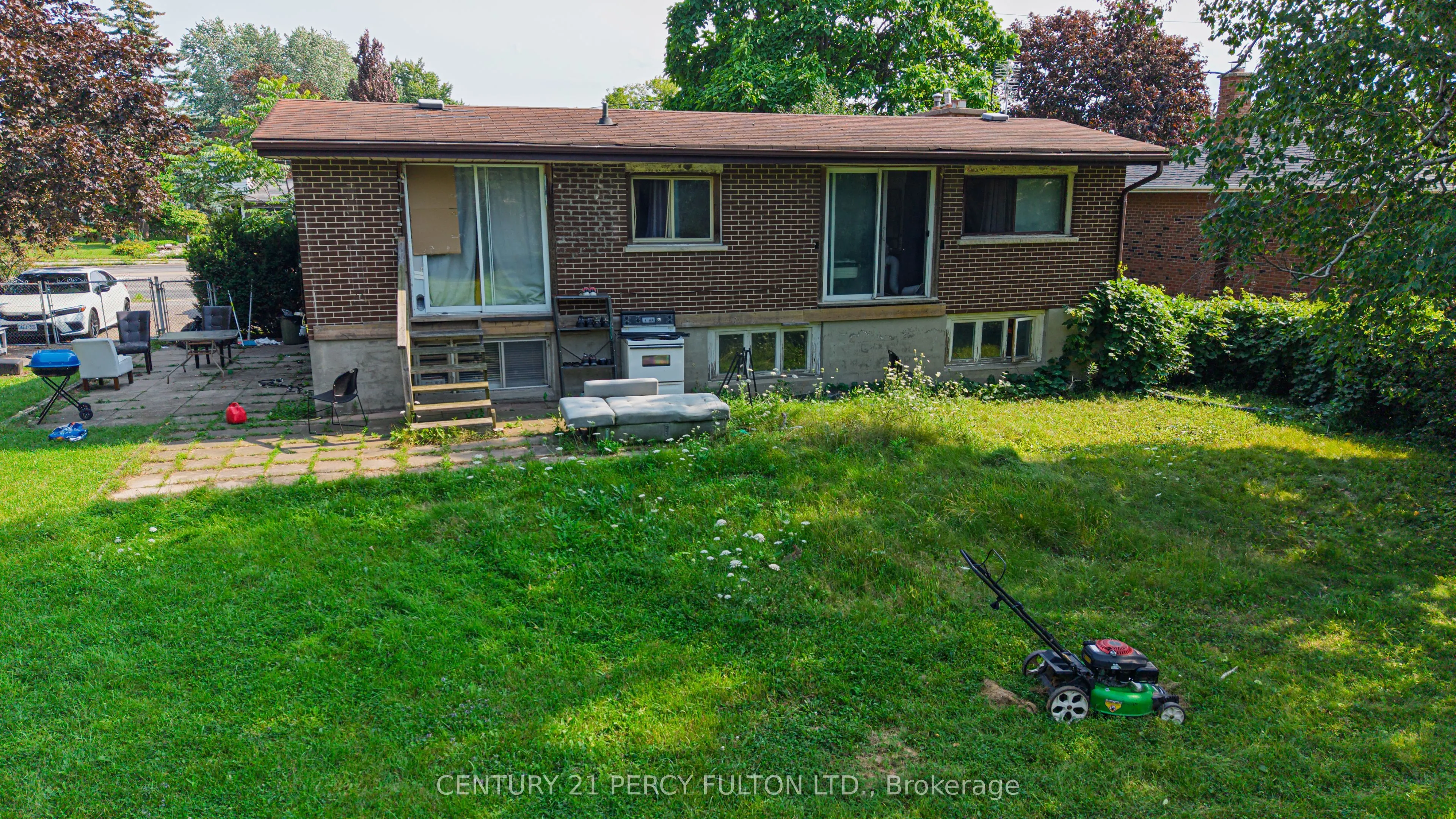 1906 Rossland Road E