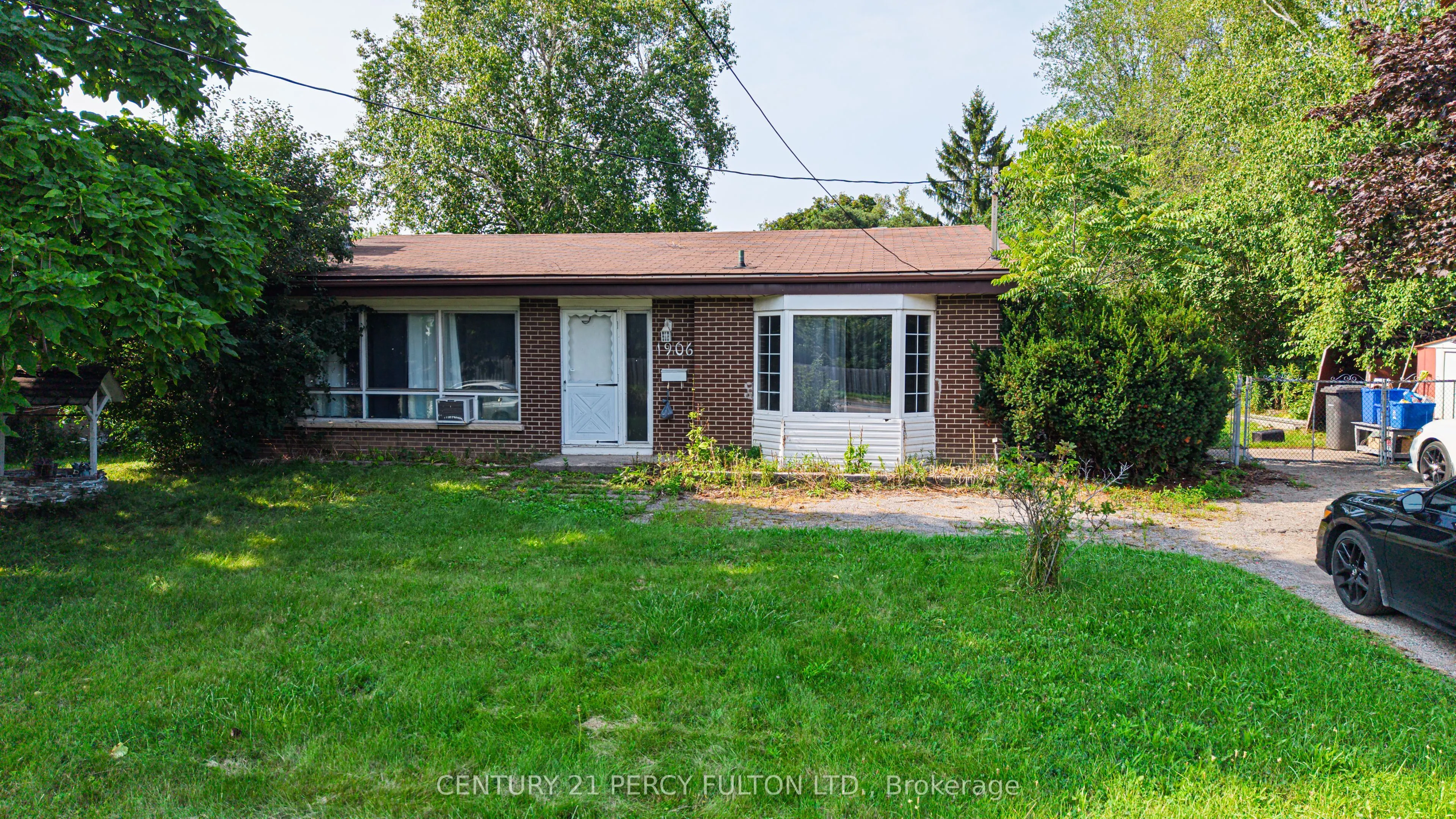 1906 Rossland Road E