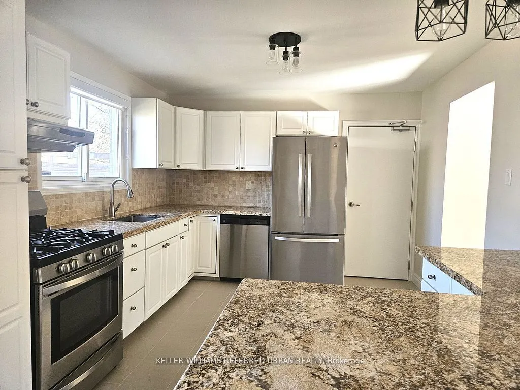 976 Timmins Gardens #Main