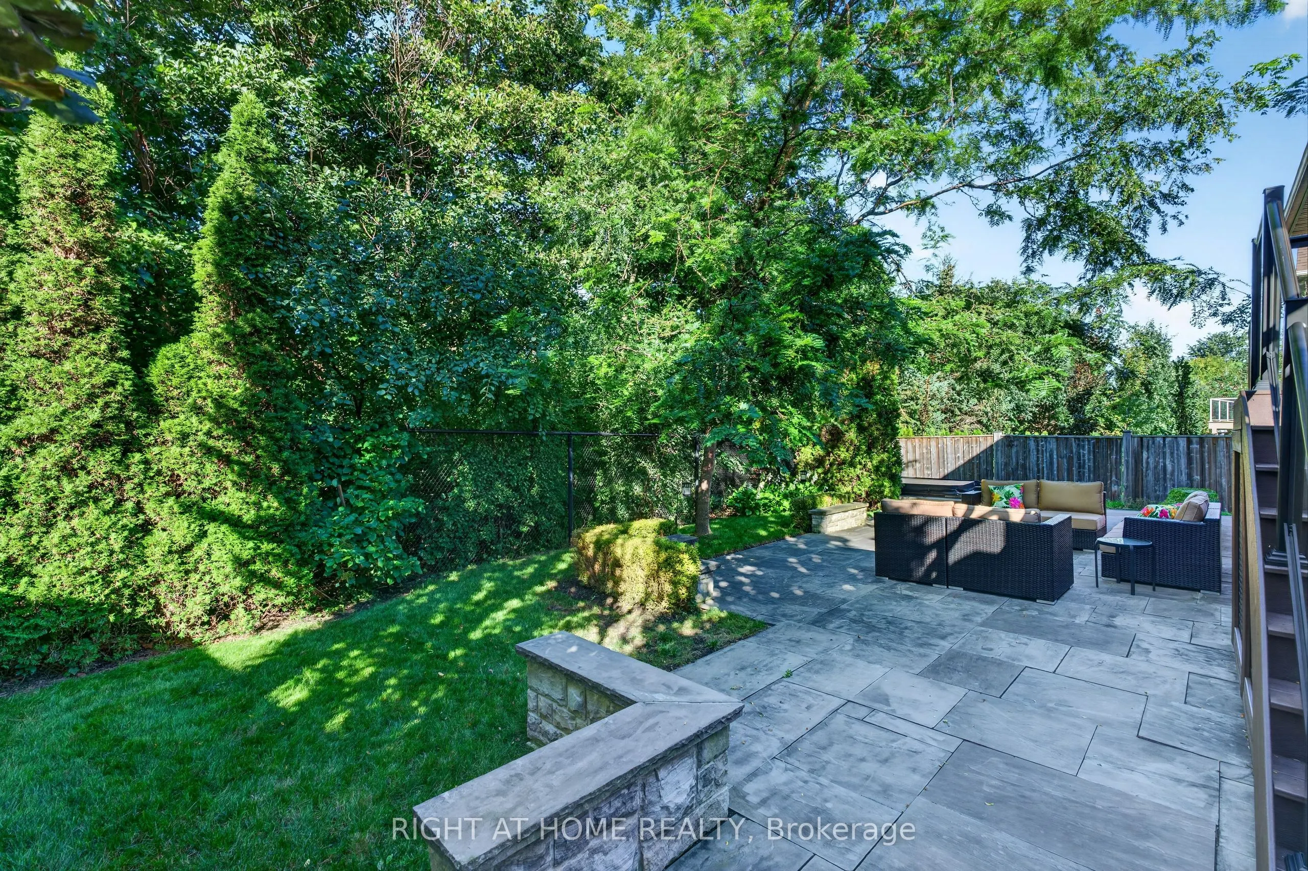 8 Branthaven Court