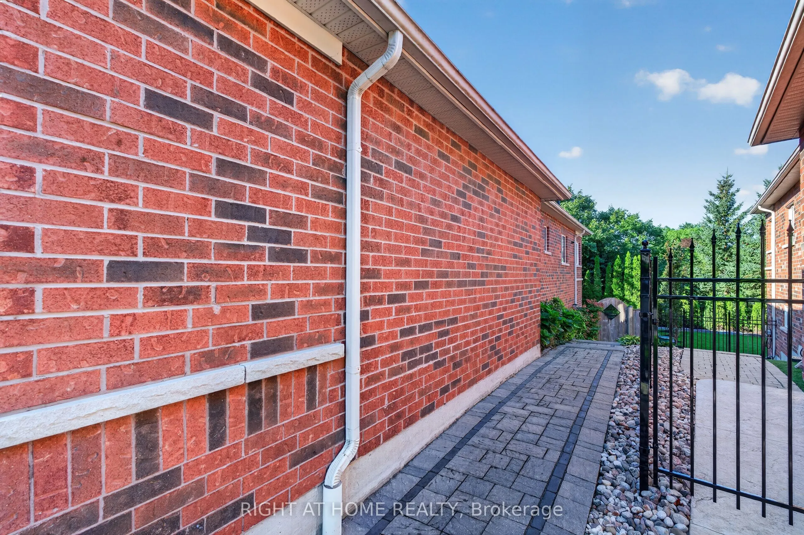 8 Branthaven Court