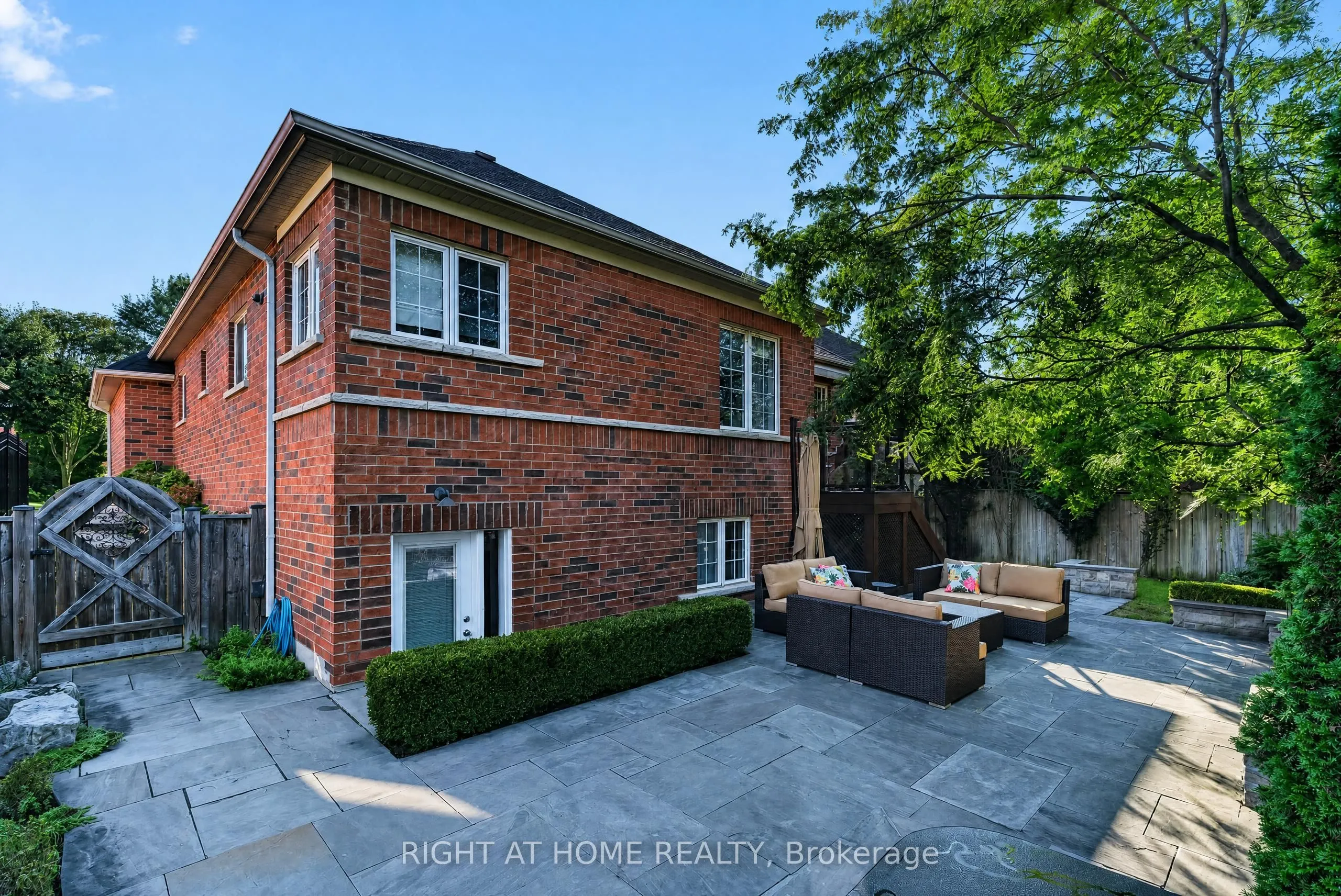 8 Branthaven Court