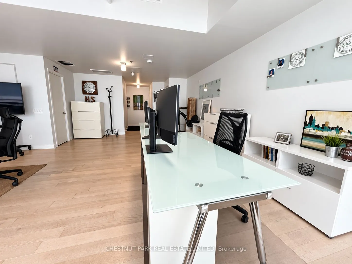 1201 Dundas Street E
