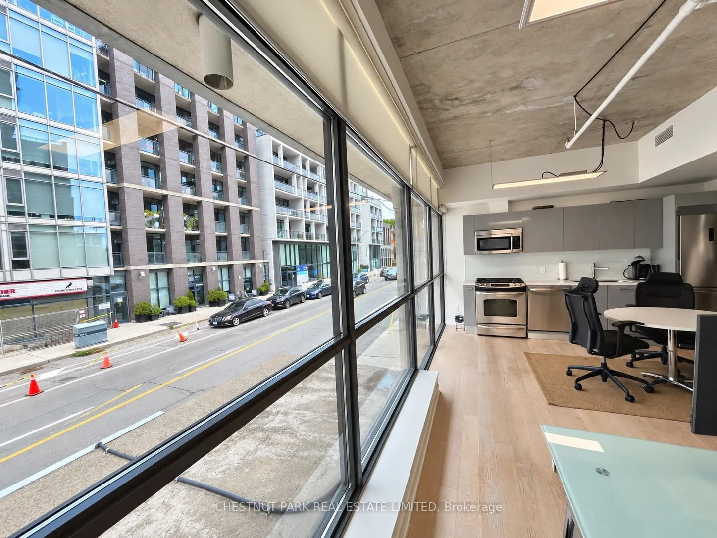 1201 Dundas Street E