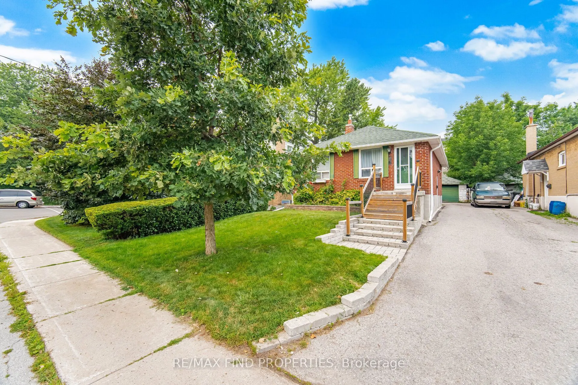 36 Pinegrove Avenue