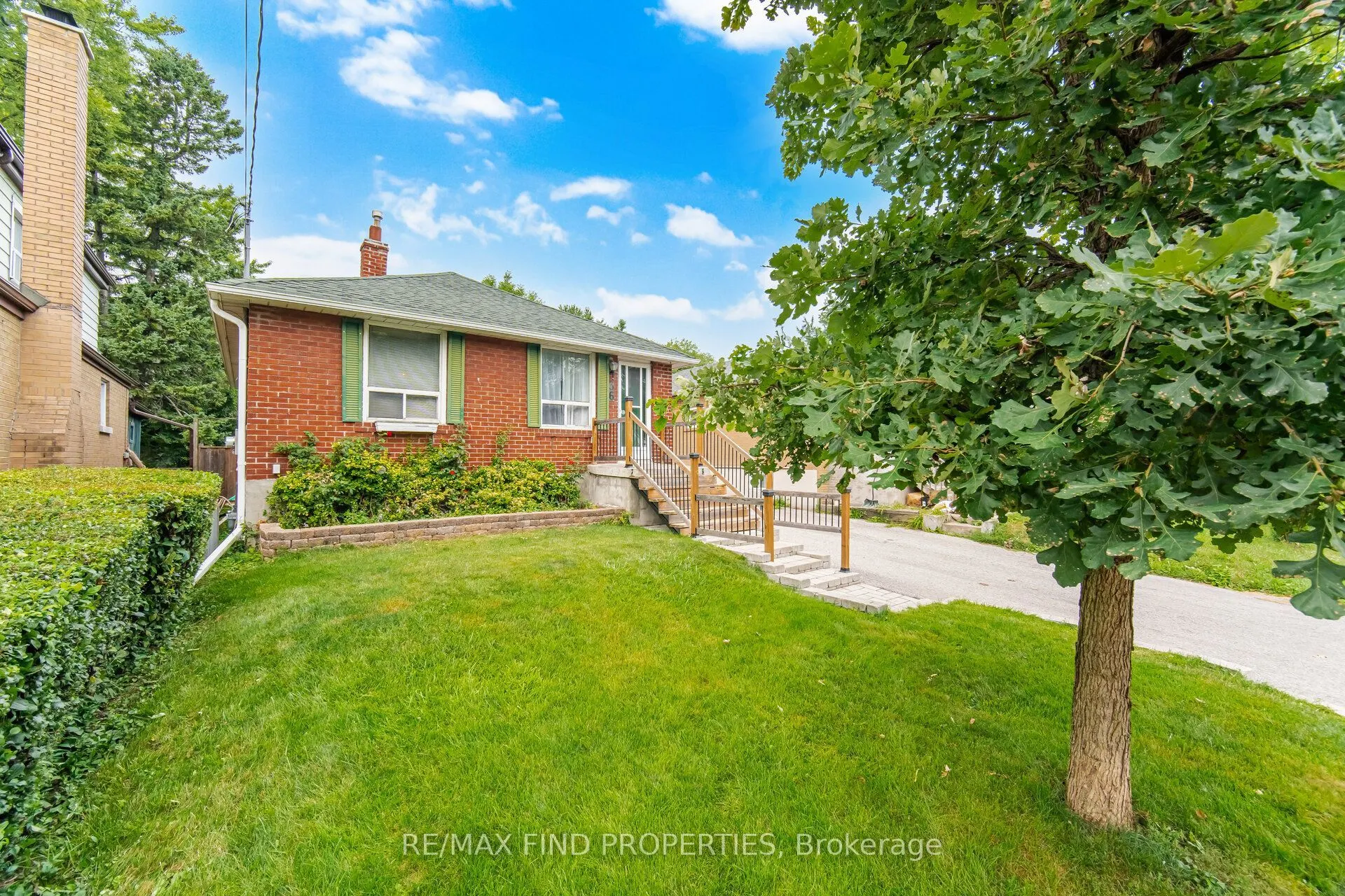36 Pinegrove Avenue
