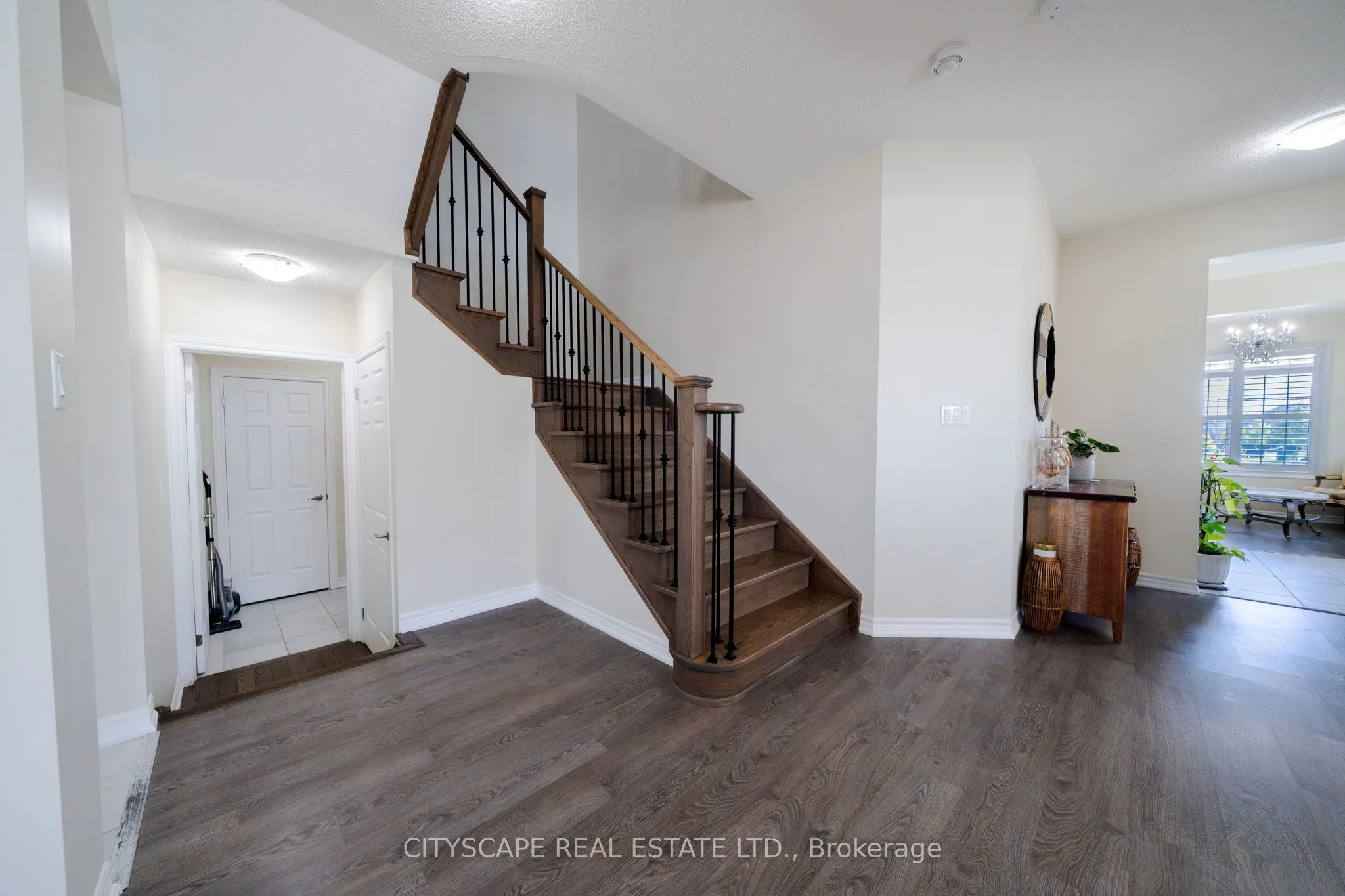 250 Crombie Street