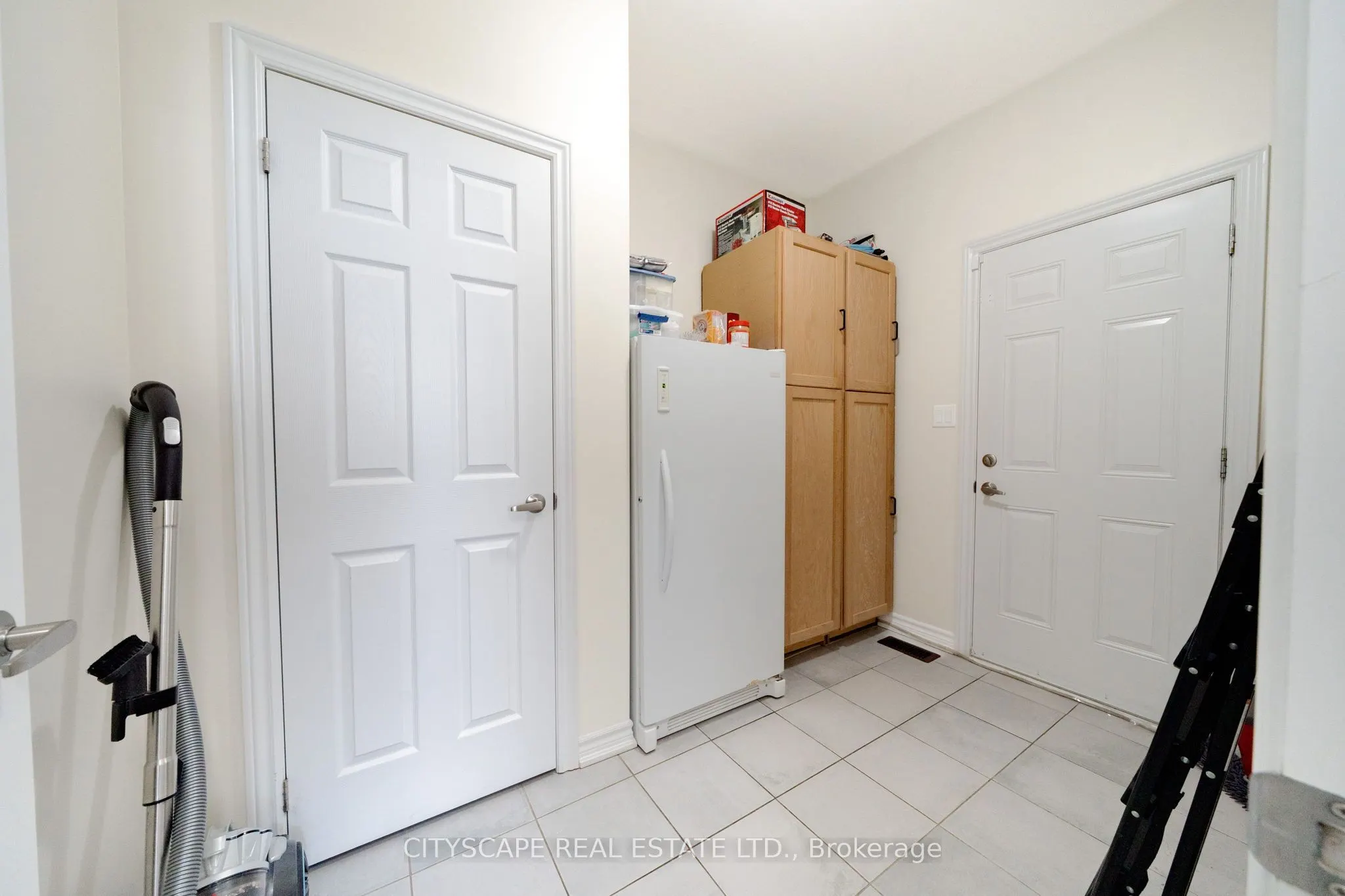 250 Crombie Street