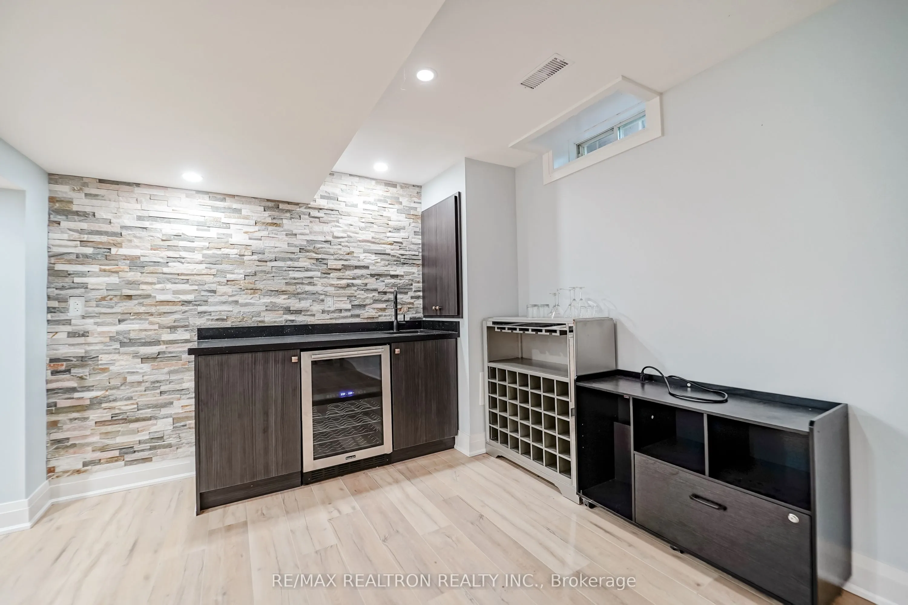96 Hoile Drive
