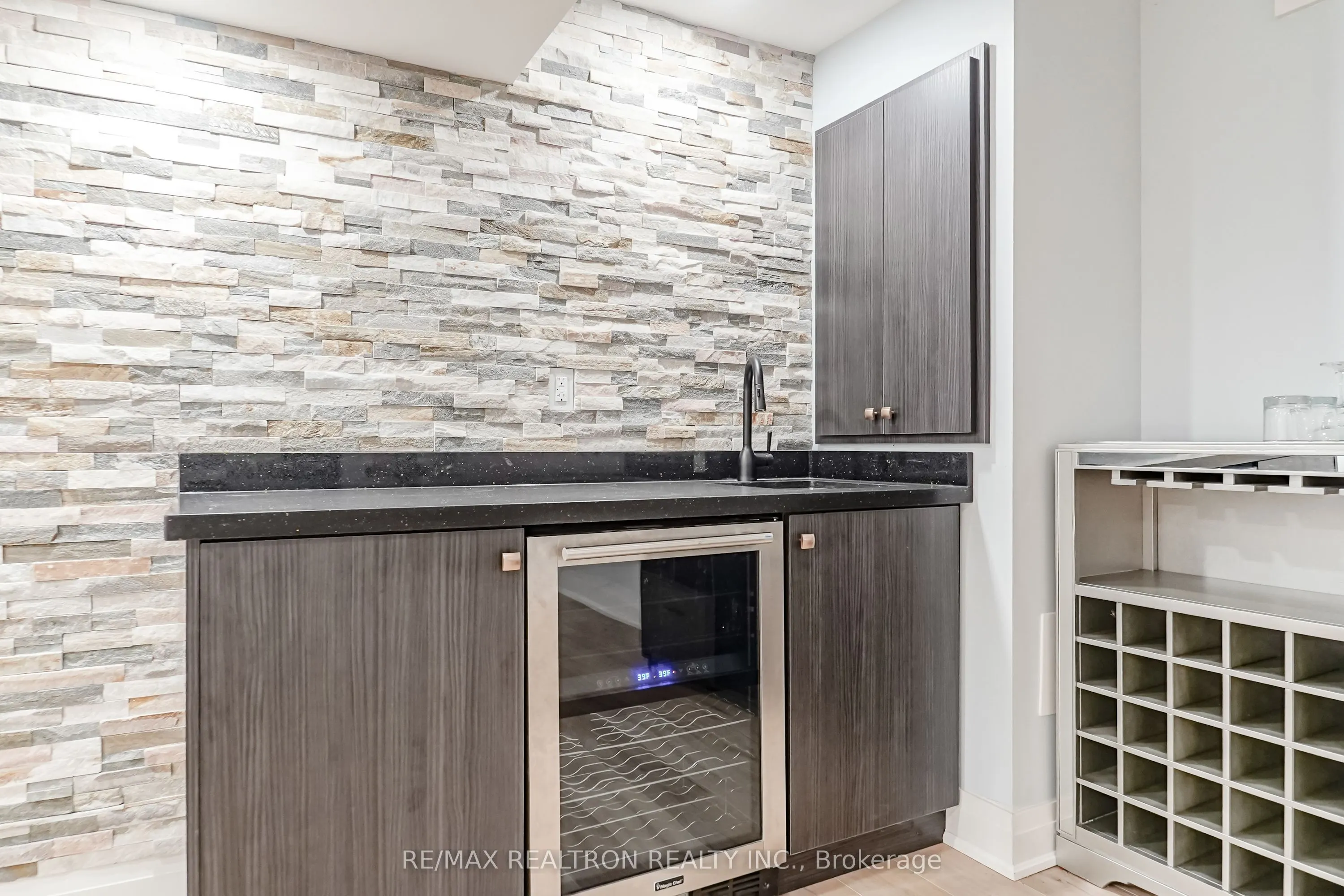 96 Hoile Drive