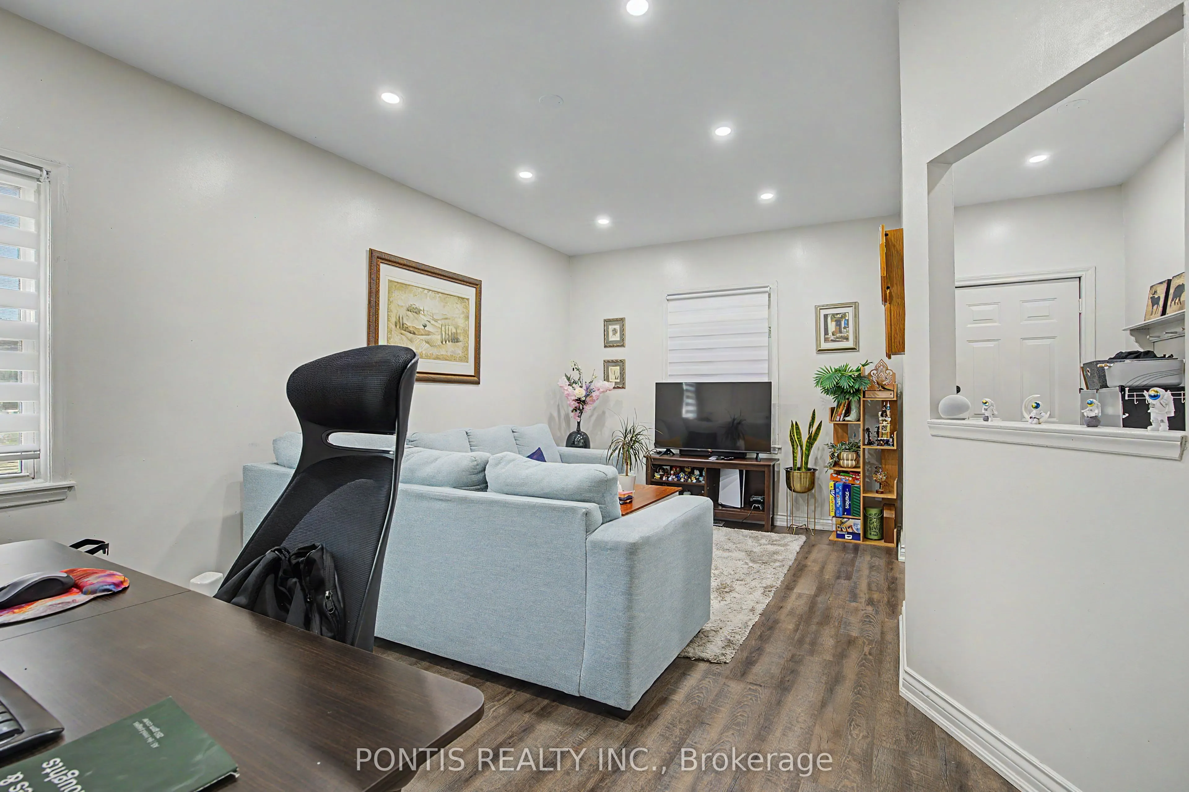 2 Liberty Street S