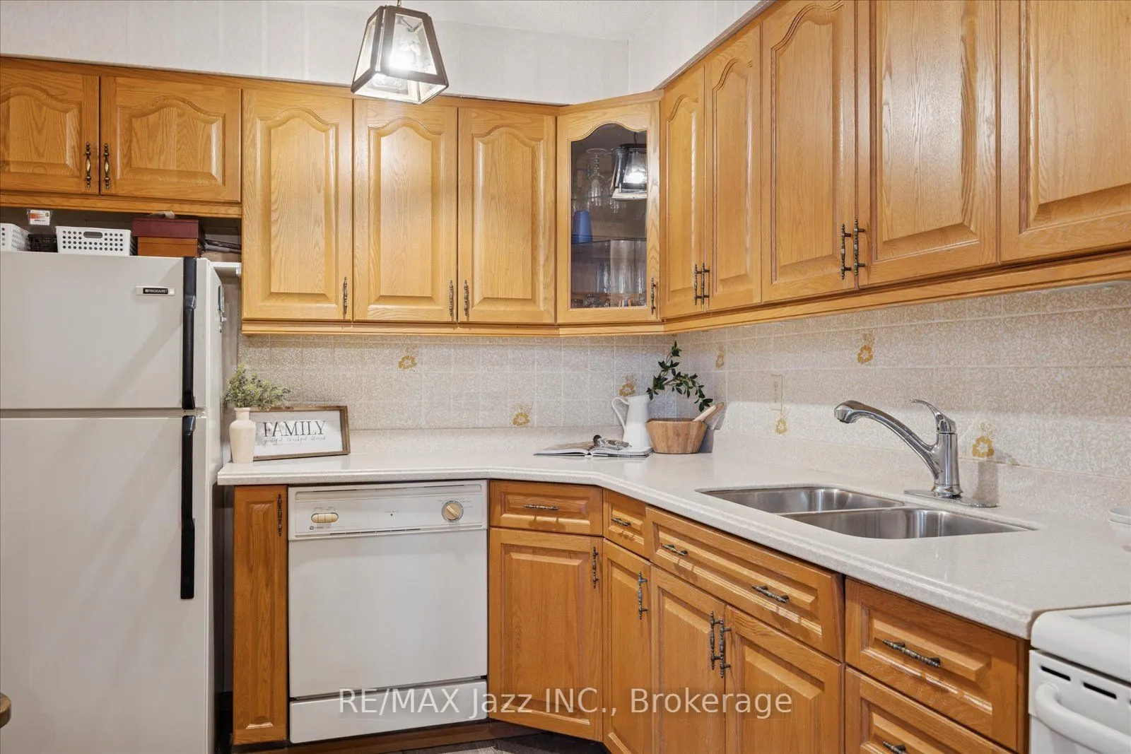 120 Elgin Street W #102