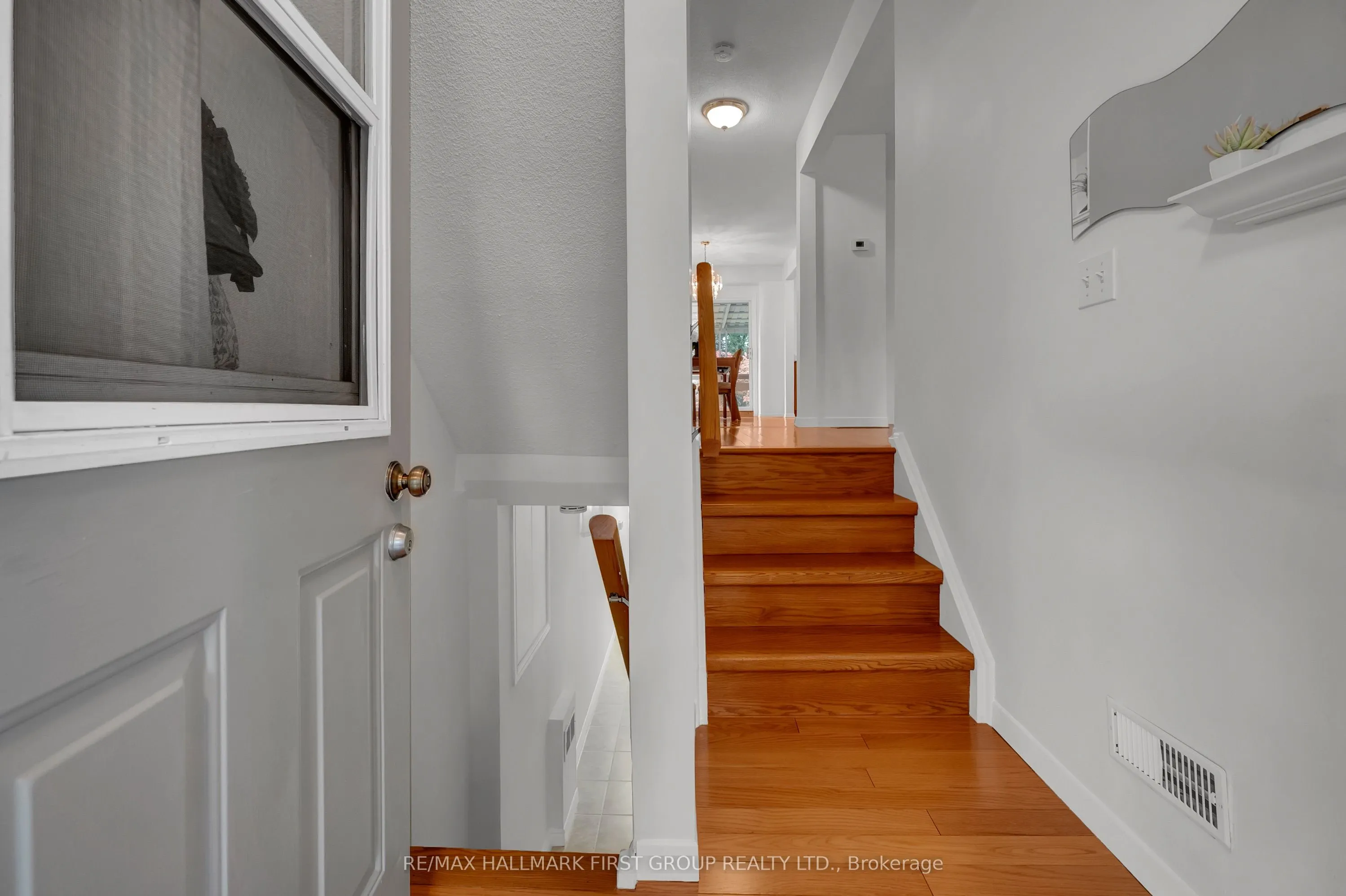 963 Renfrew Court