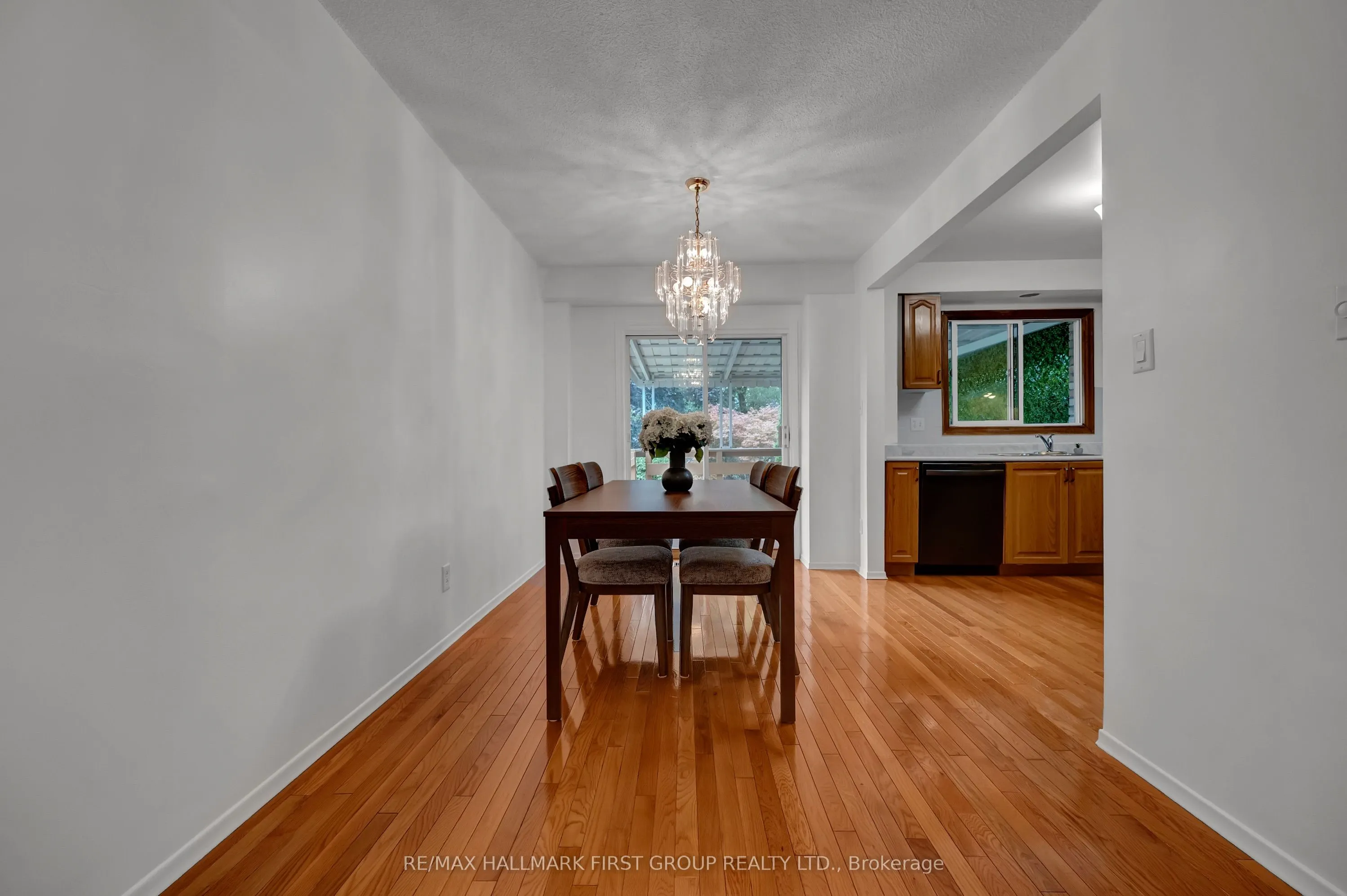 963 Renfrew Court
