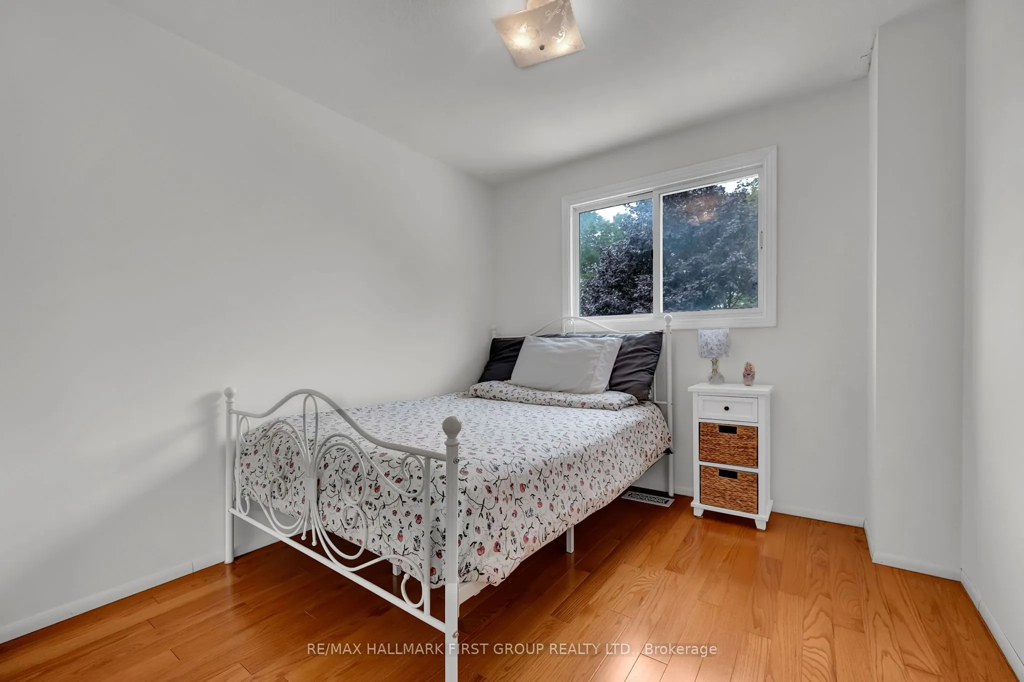 963 Renfrew Court