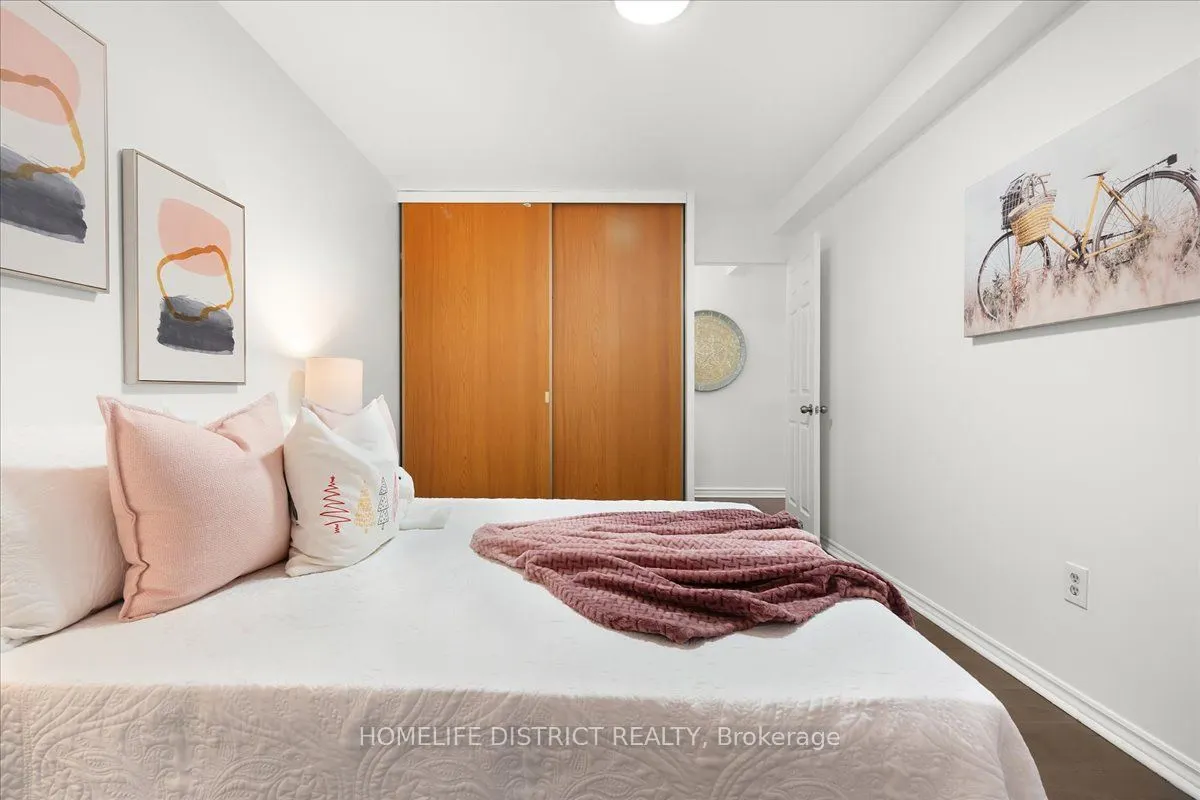 3420 Eglinton Avenue E #404
