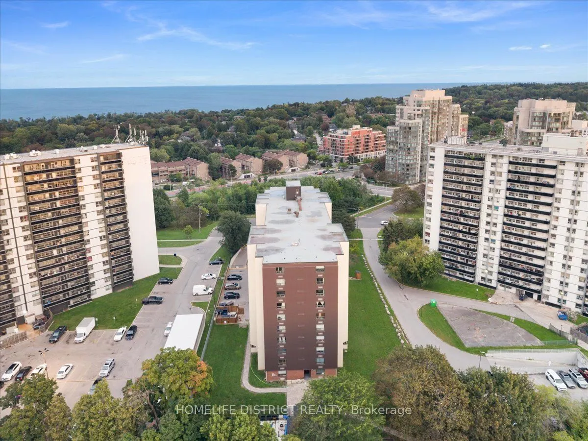 3420 Eglinton Avenue E #404