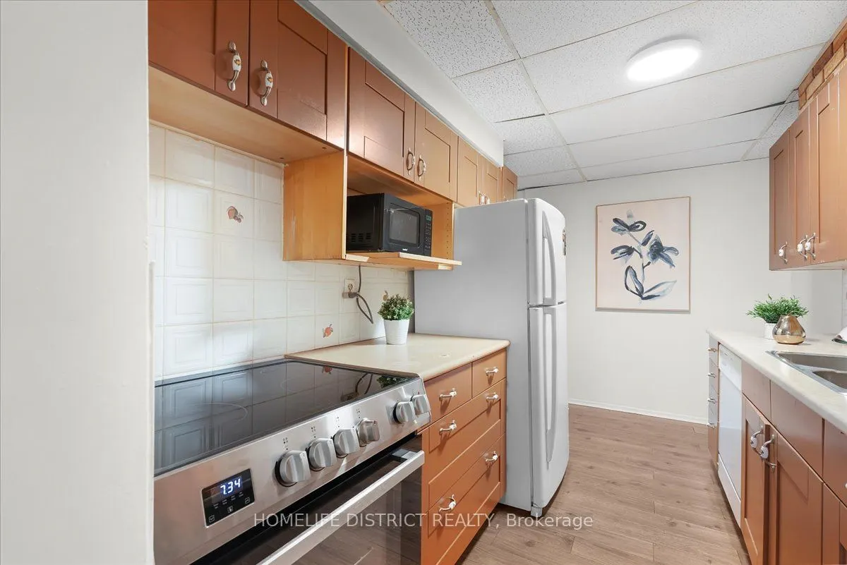 3420 Eglinton Avenue E #404