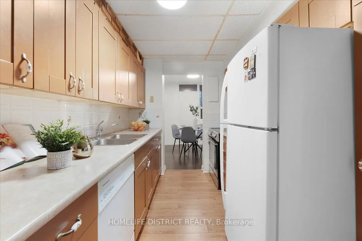 3420 Eglinton Avenue E #404