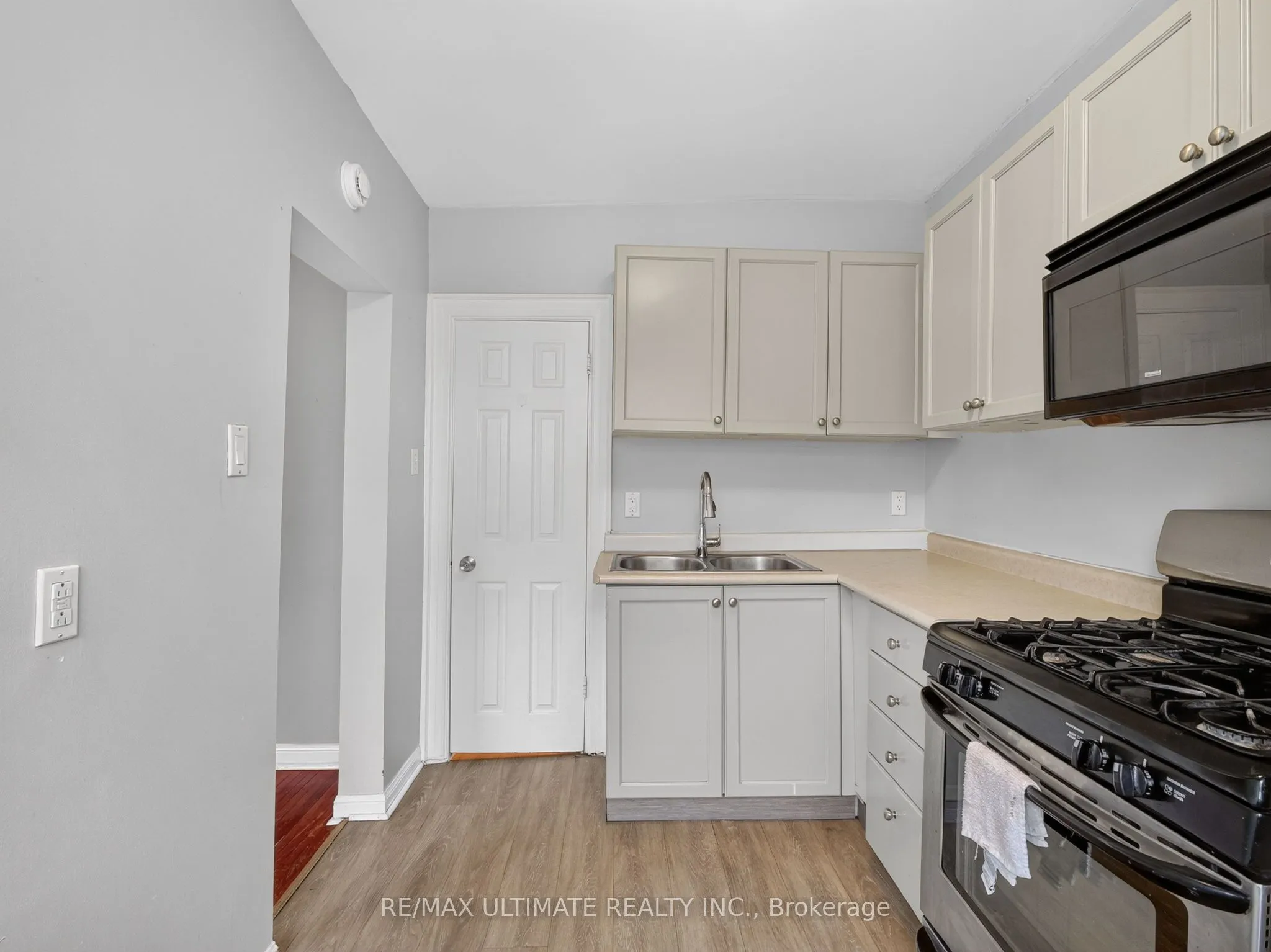 2360 Queen Street E #5