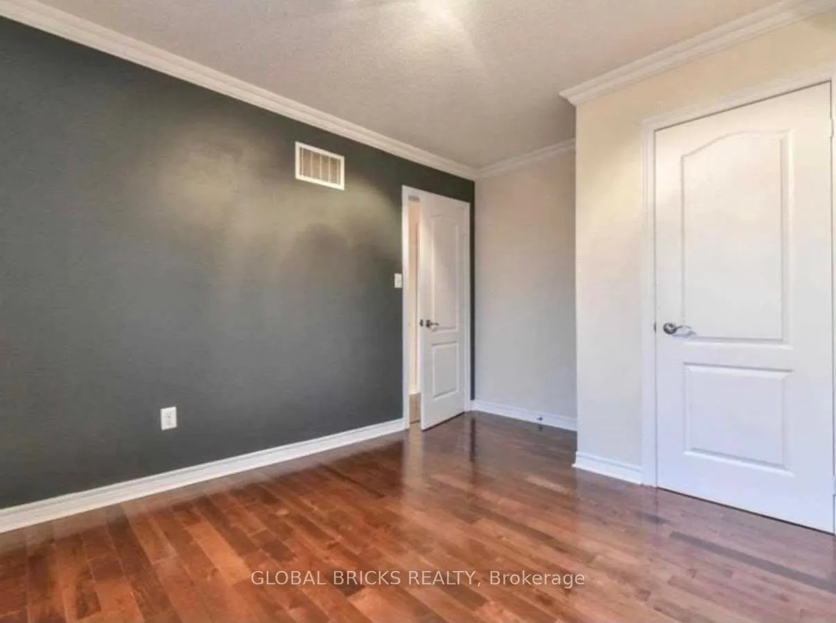 1 Rampart Crescent