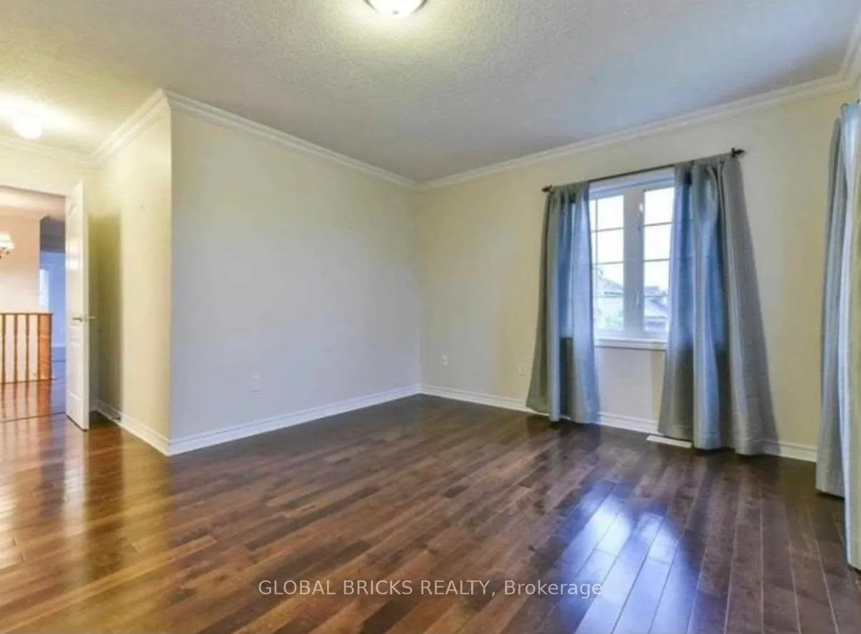 1 Rampart Crescent