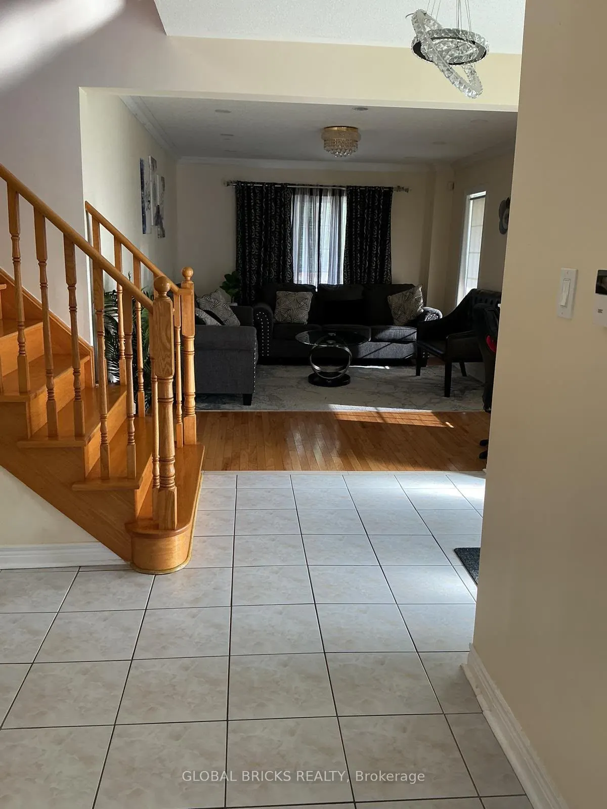 1 Rampart Crescent