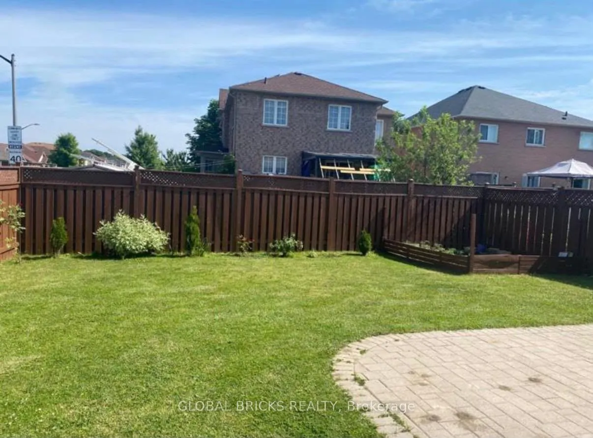 1 Rampart Crescent