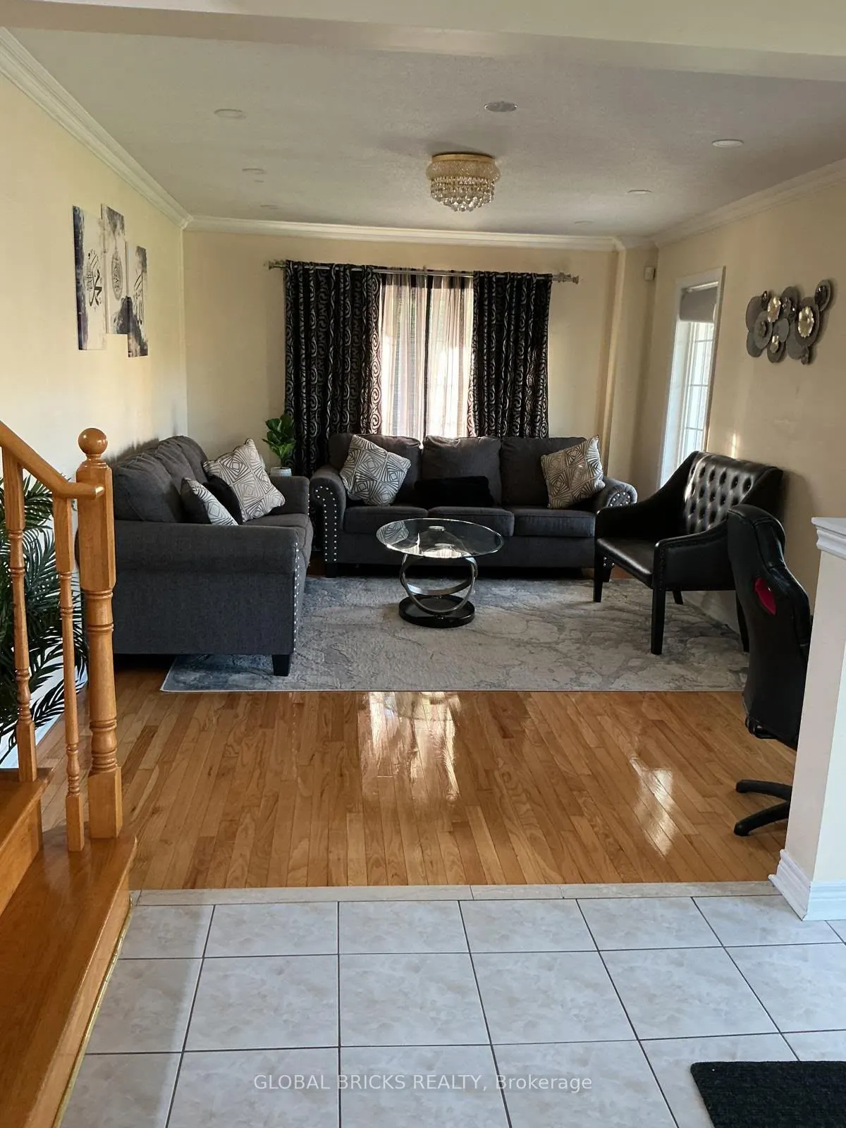 1 Rampart Crescent