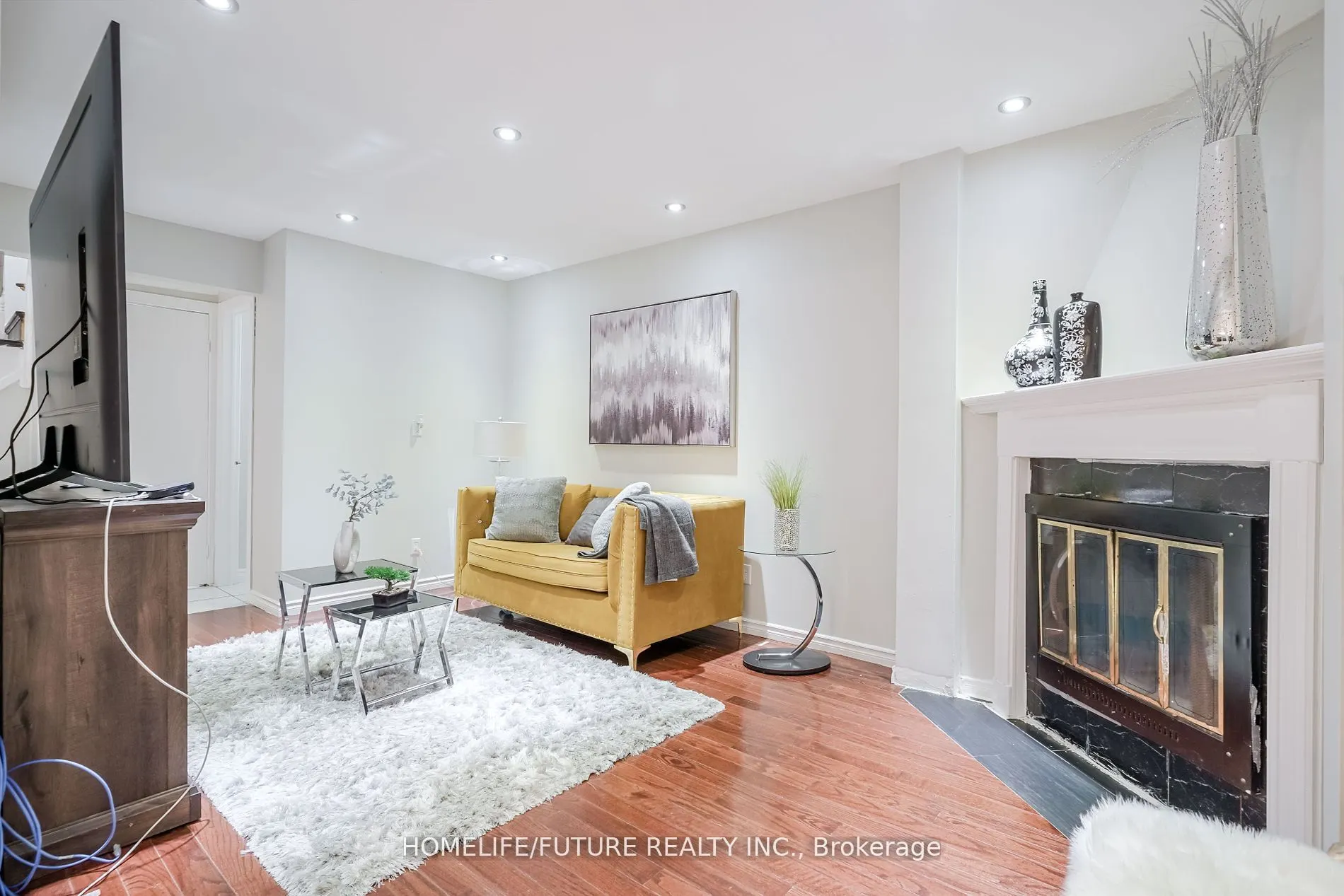 47 Carisbrooke Square #Main & 2nd Flr