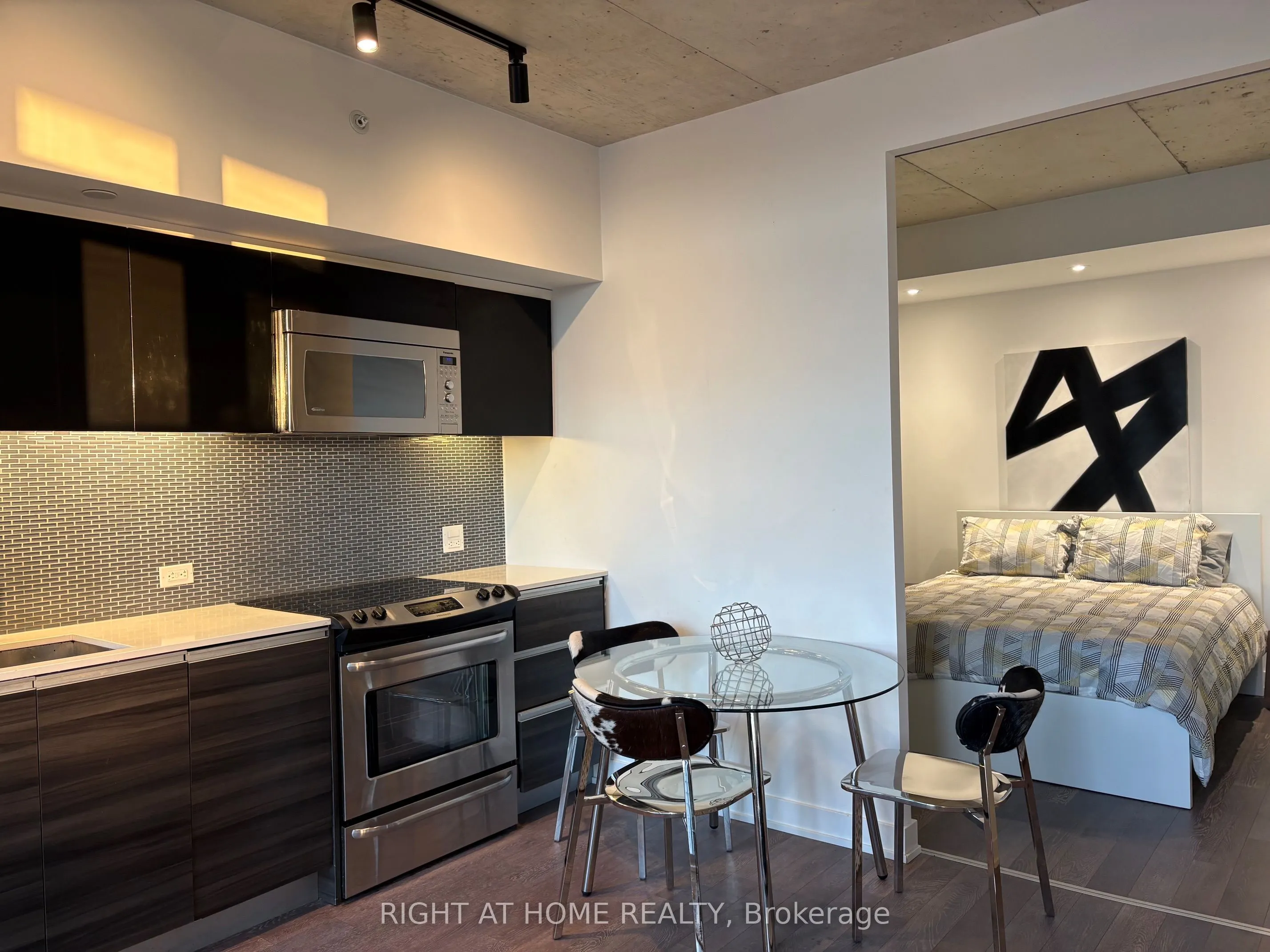1190 Dundas Street E #627