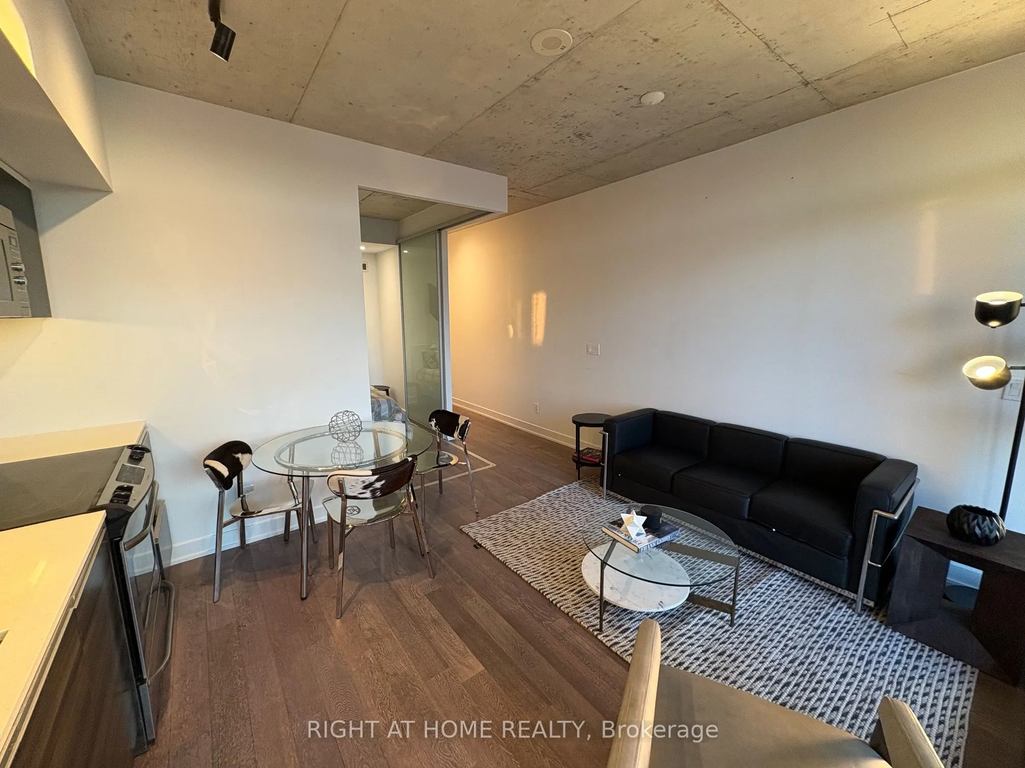 1190 Dundas Street E #627