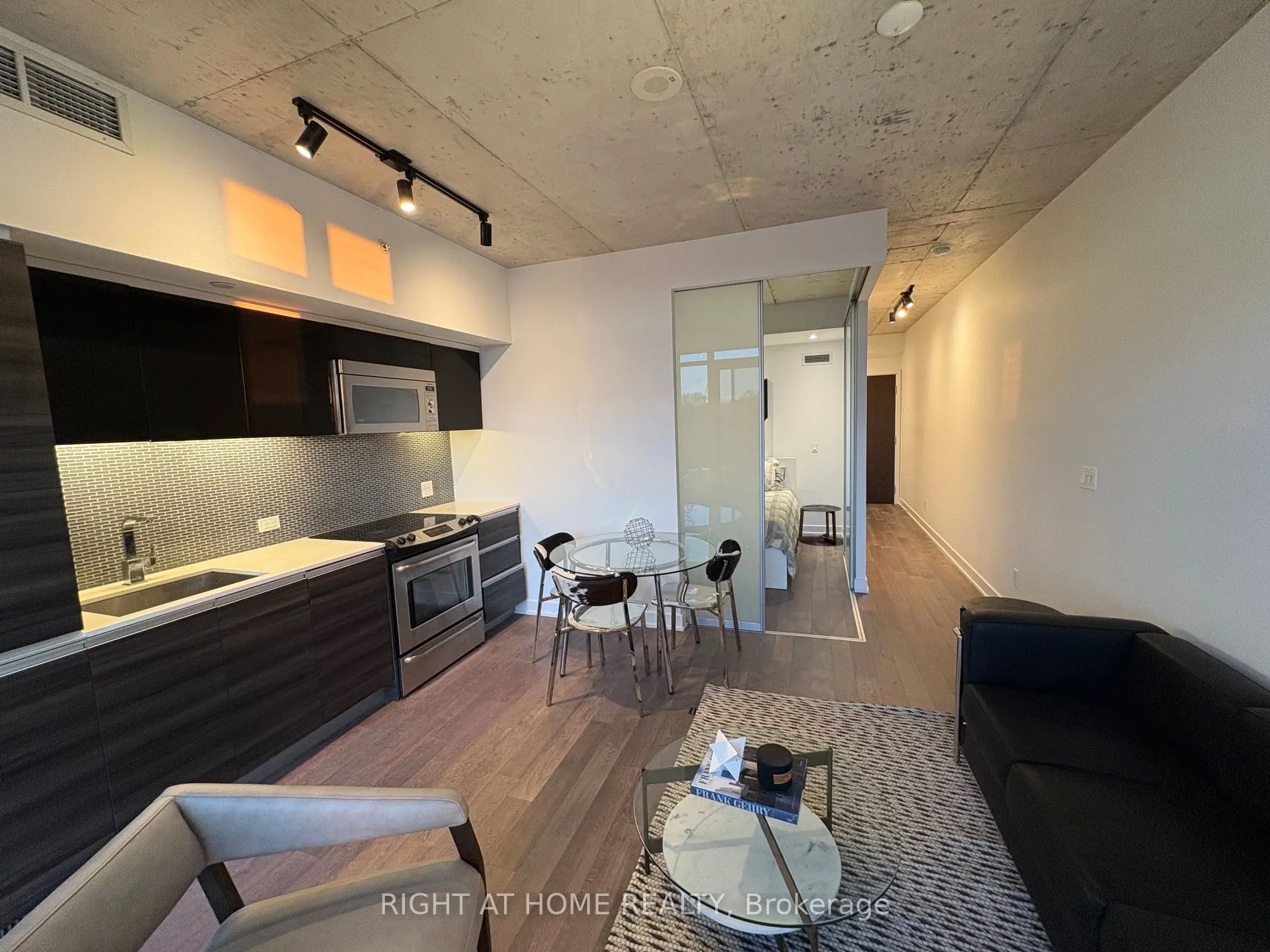 1190 Dundas Street E #627